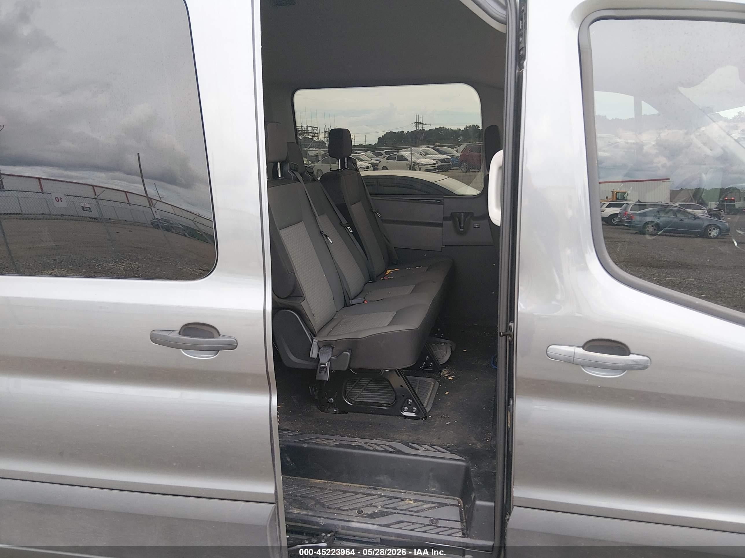 2024 Ford Transit-350 VIN 1FBVU5XG8RKB78352 IAAI salvage auction — Rear End, Salvage (Louisiana), sold $23,050 on 2026-09-02 (photo 6)