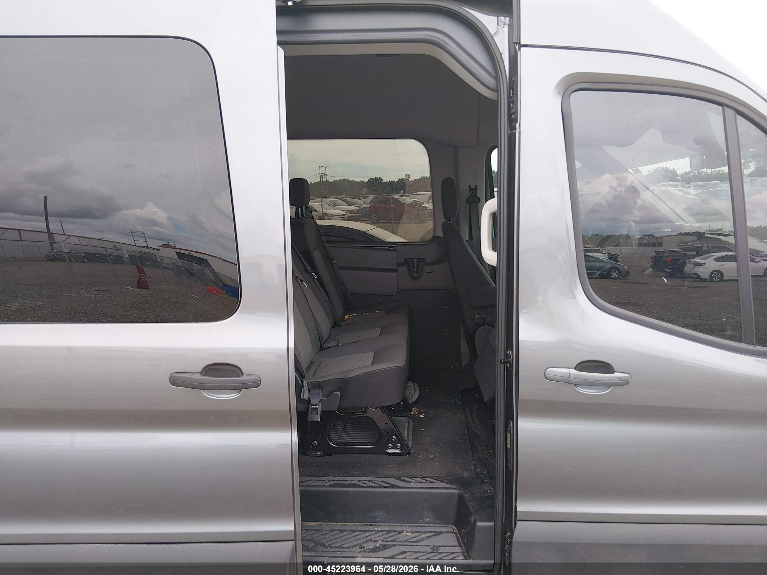 2024 Ford Transit-350 VIN 1FBVU5XG8RKB78352 IAAI salvage auction — Rear End, Salvage (Louisiana), sold $23,050 on 2026-09-02 (photo 7)