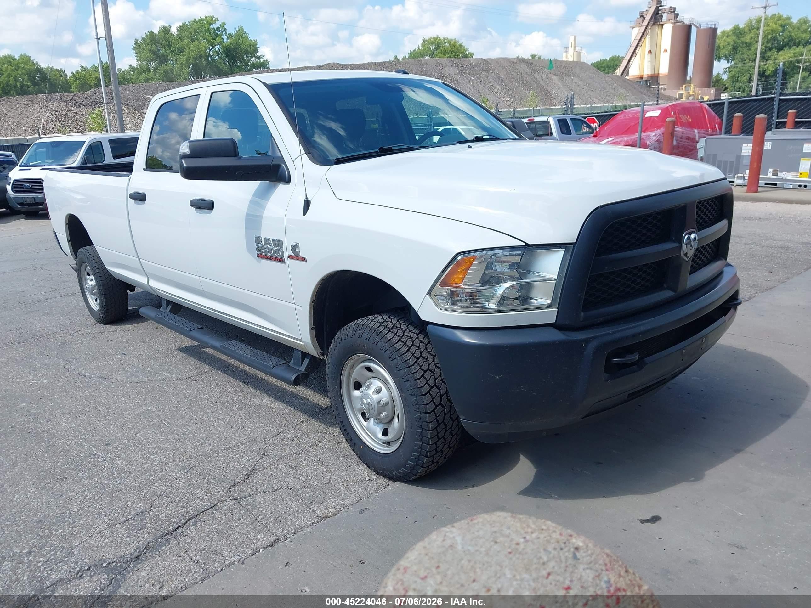2018 Ram 2500 VIN 3C6UR5HL7JG306670 IAAI salvage auction — Rear End, SF97 (Kansas), sold $13,700 on 2026-07-09 (photo 1)