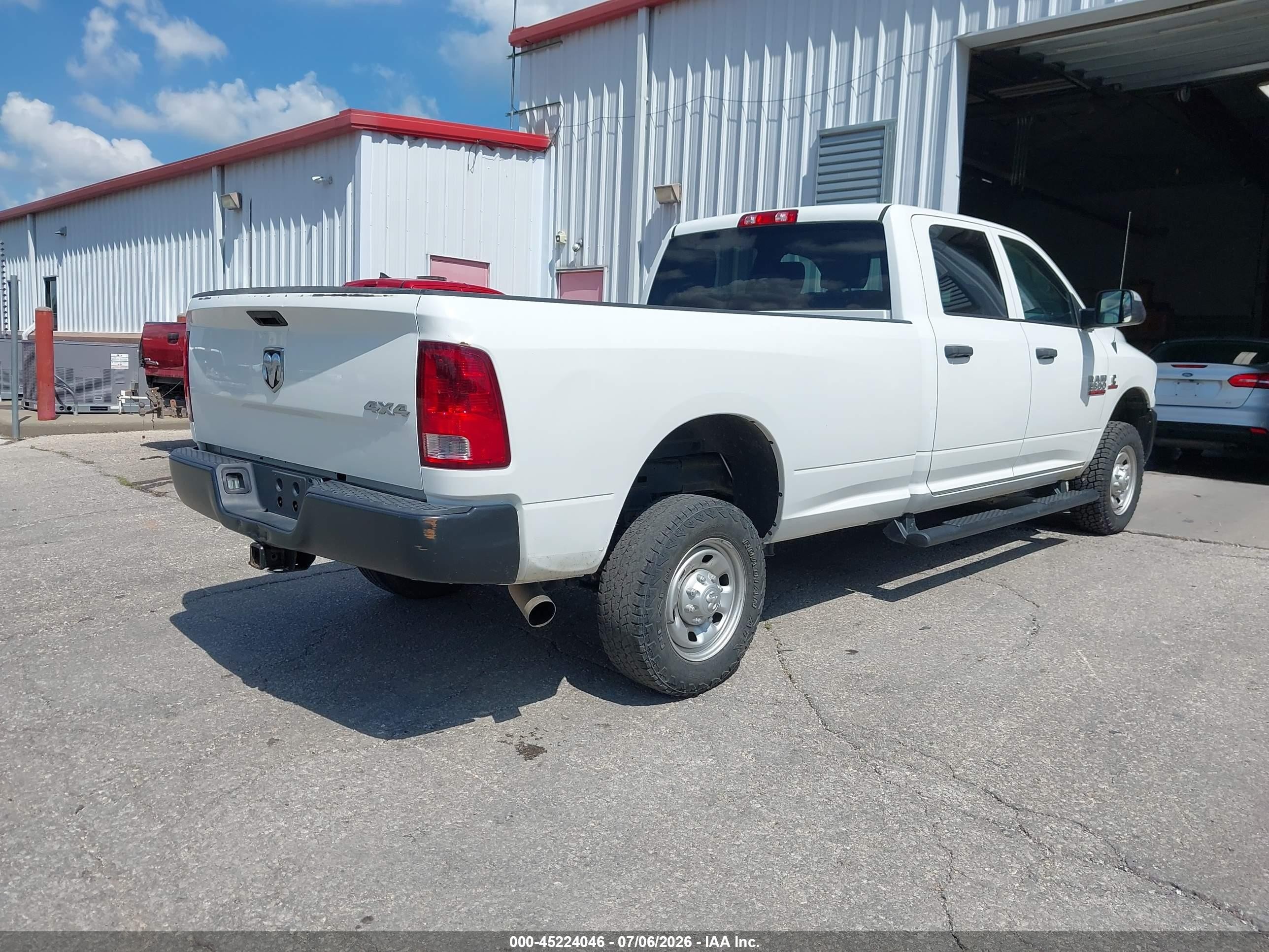 2018 Ram 2500 VIN 3C6UR5HL7JG306670 IAAI salvage auction — Rear End, SF97 (Kansas), sold $13,700 on 2026-07-09 (photo 4)