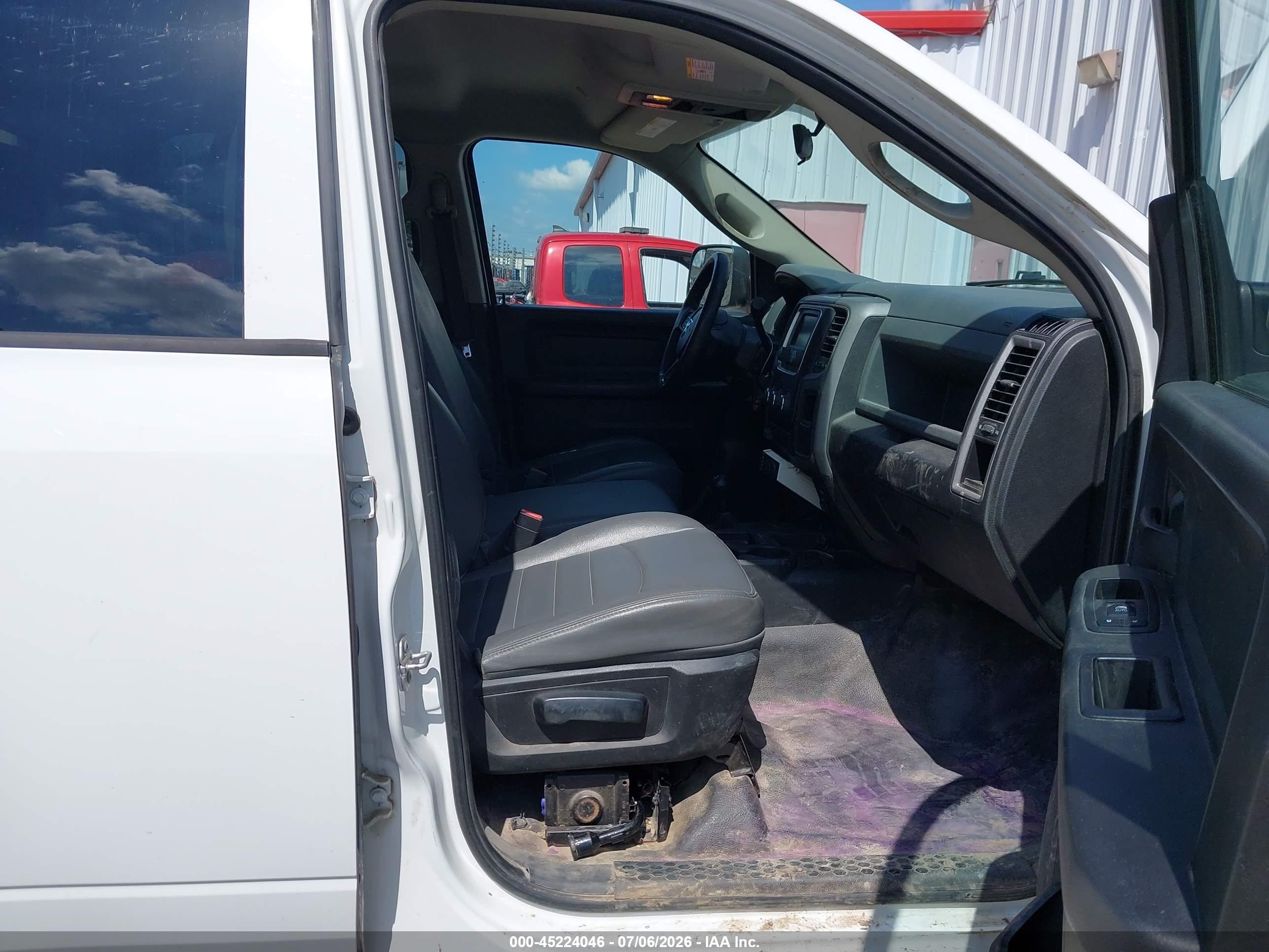 2018 Ram 2500 VIN 3C6UR5HL7JG306670 IAAI salvage auction — Rear End, SF97 (Kansas), sold $13,700 on 2026-07-09 (photo 5)