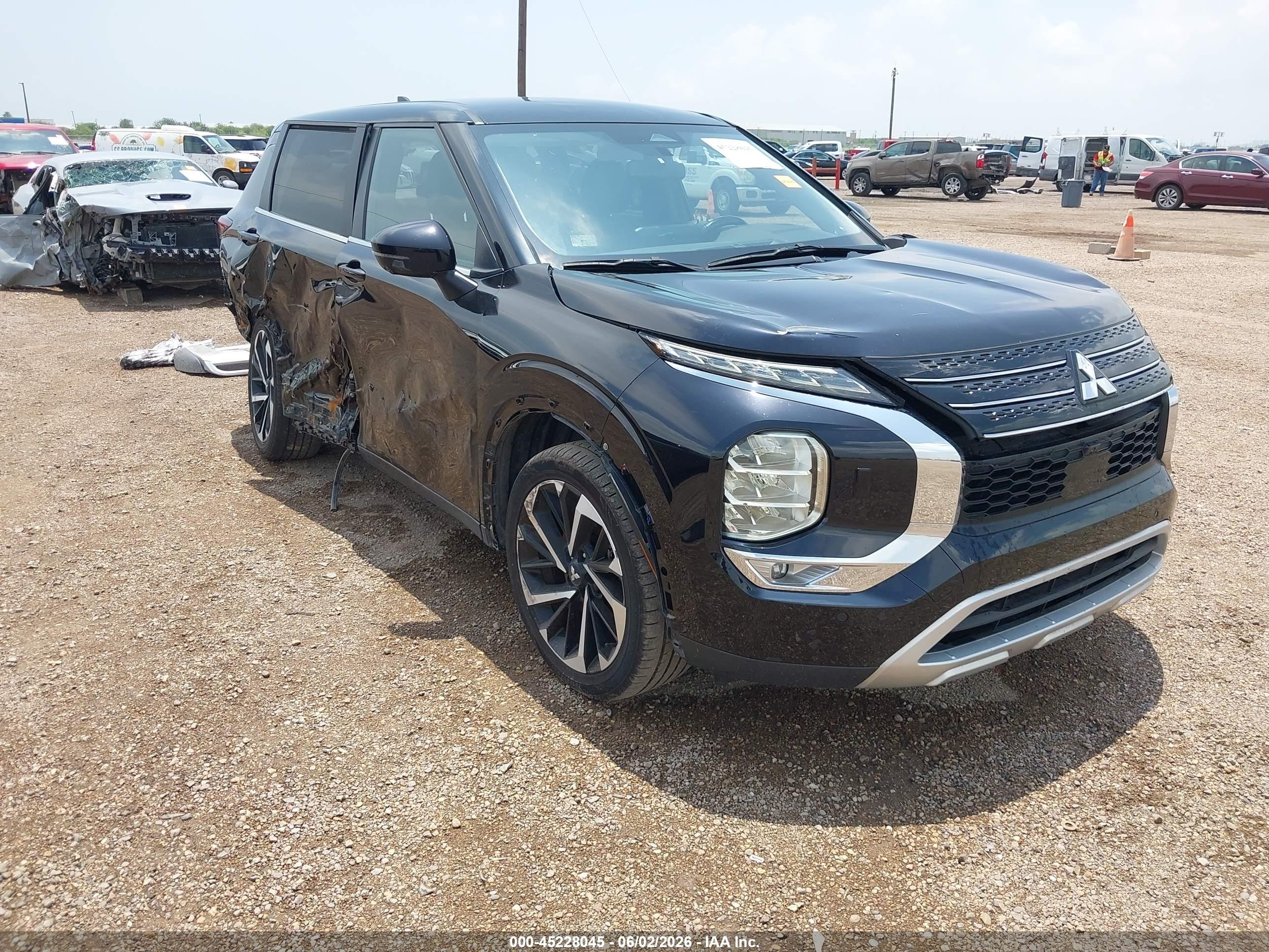 2024 Mitsubishi Outlander VIN JA4J4VA81RZ052055 — IAAI salvage auction photo