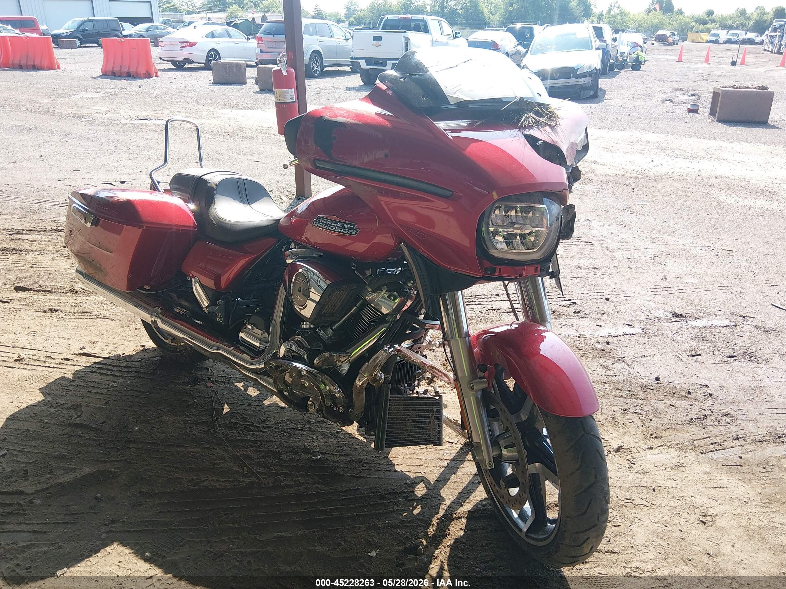 2025 Harley-Davidson FLHX VIN 1HD1KB718SB645350 — IAAI salvage auction photo