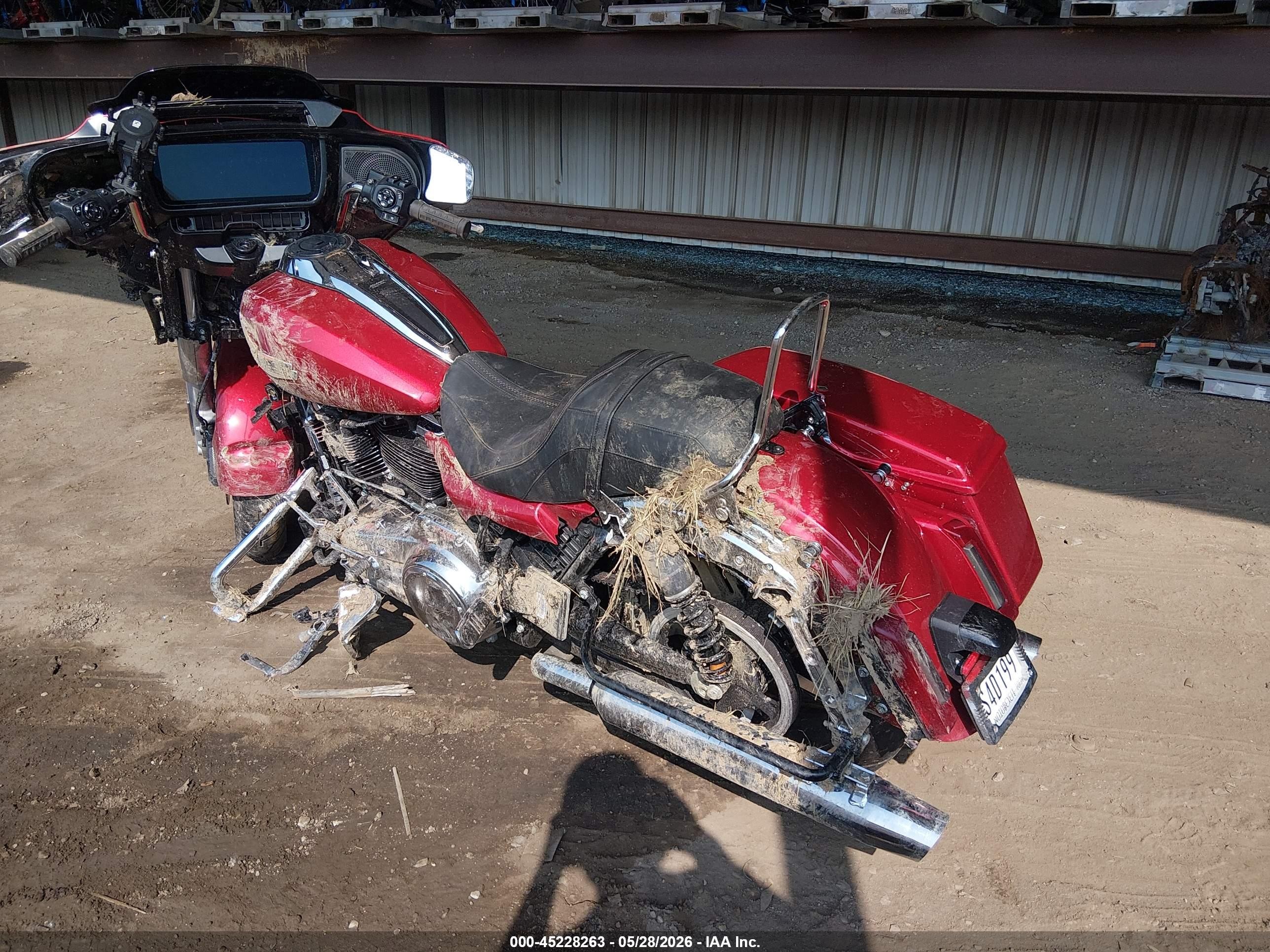2025 Harley-Davidson FLHX VIN 1HD1KB718SB645350 IAAI salvage auction — Side, Salvage (Kentucky), sold $7,800 on 2026-09-22 (photo 3)