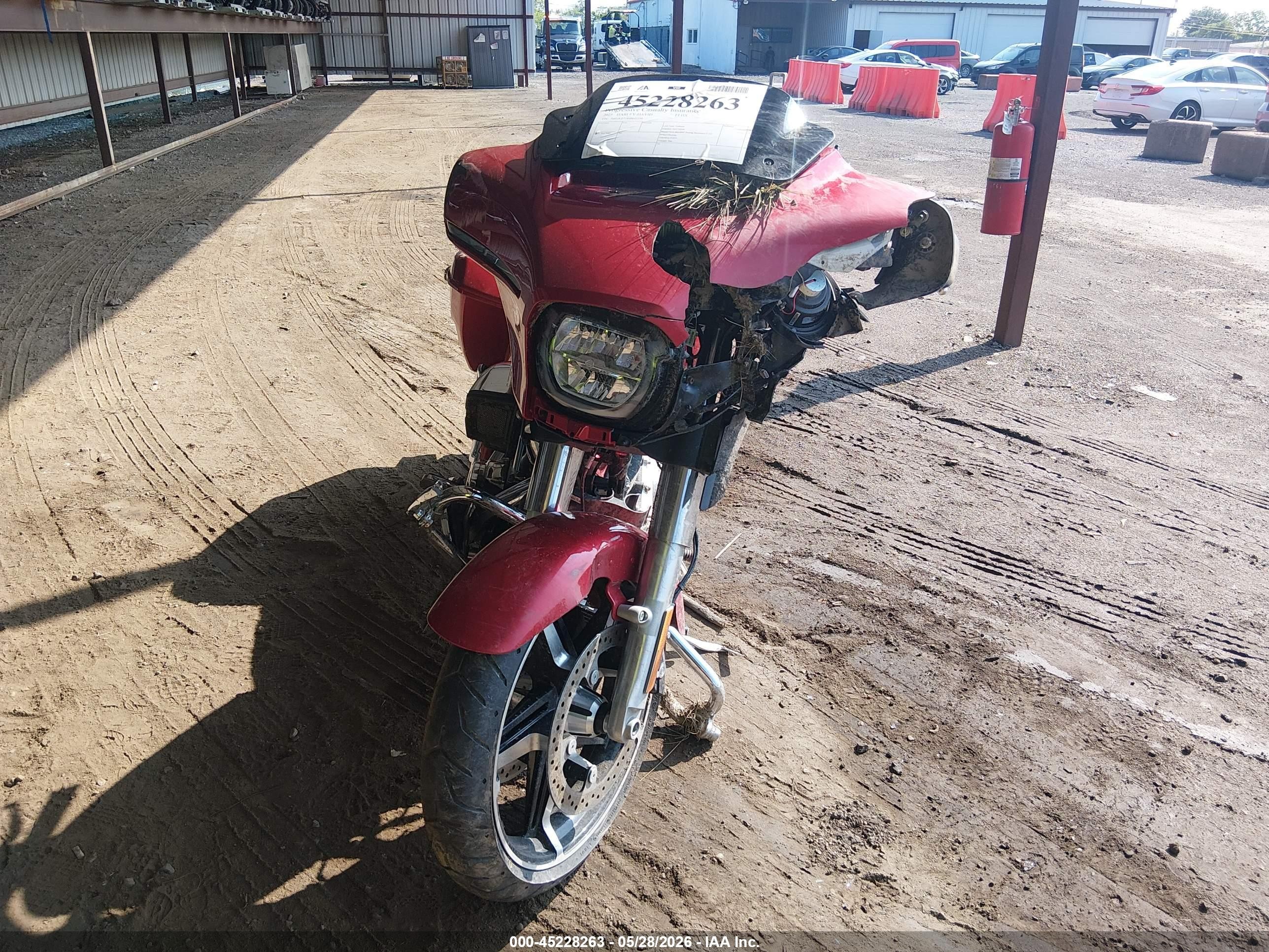 2025 Harley-Davidson FLHX VIN 1HD1KB718SB645350 IAAI salvage auction — Side, Salvage (Kentucky), sold $7,800 on 2026-09-22 (photo 5)