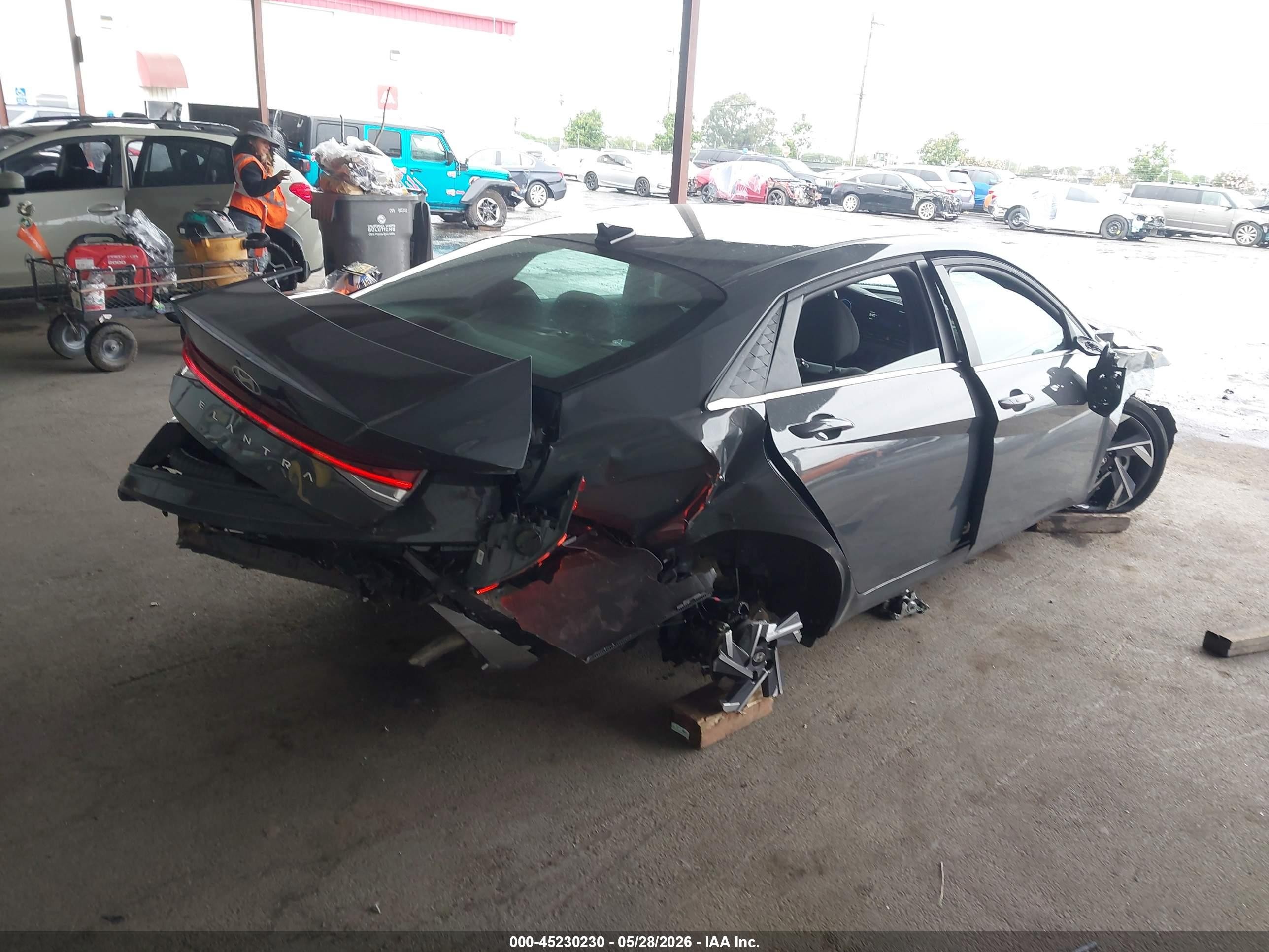 2025 Hyundai Elantra VIN KMHLS4DG8SU907494 IAAI salvage auction — Front & Rear, Salvage (California), sold $1,950 on 2026-07-09 (photo 4)