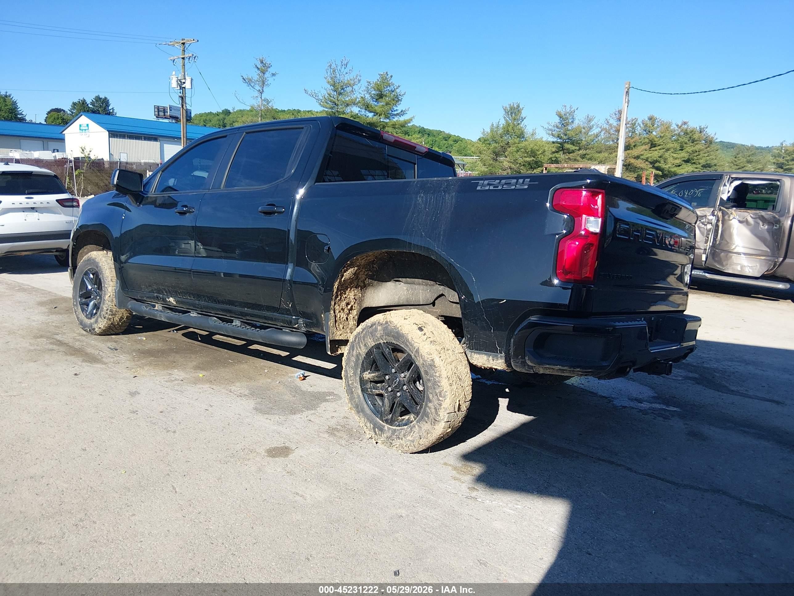 2024 Chevrolet Silverado 1500 VIN 3GCUDFE82RG358247 IAAI salvage auction — Side, Salvage - 75% Or Less (Maryland), sold $17,600 on 2026-08-26 (photo 3)