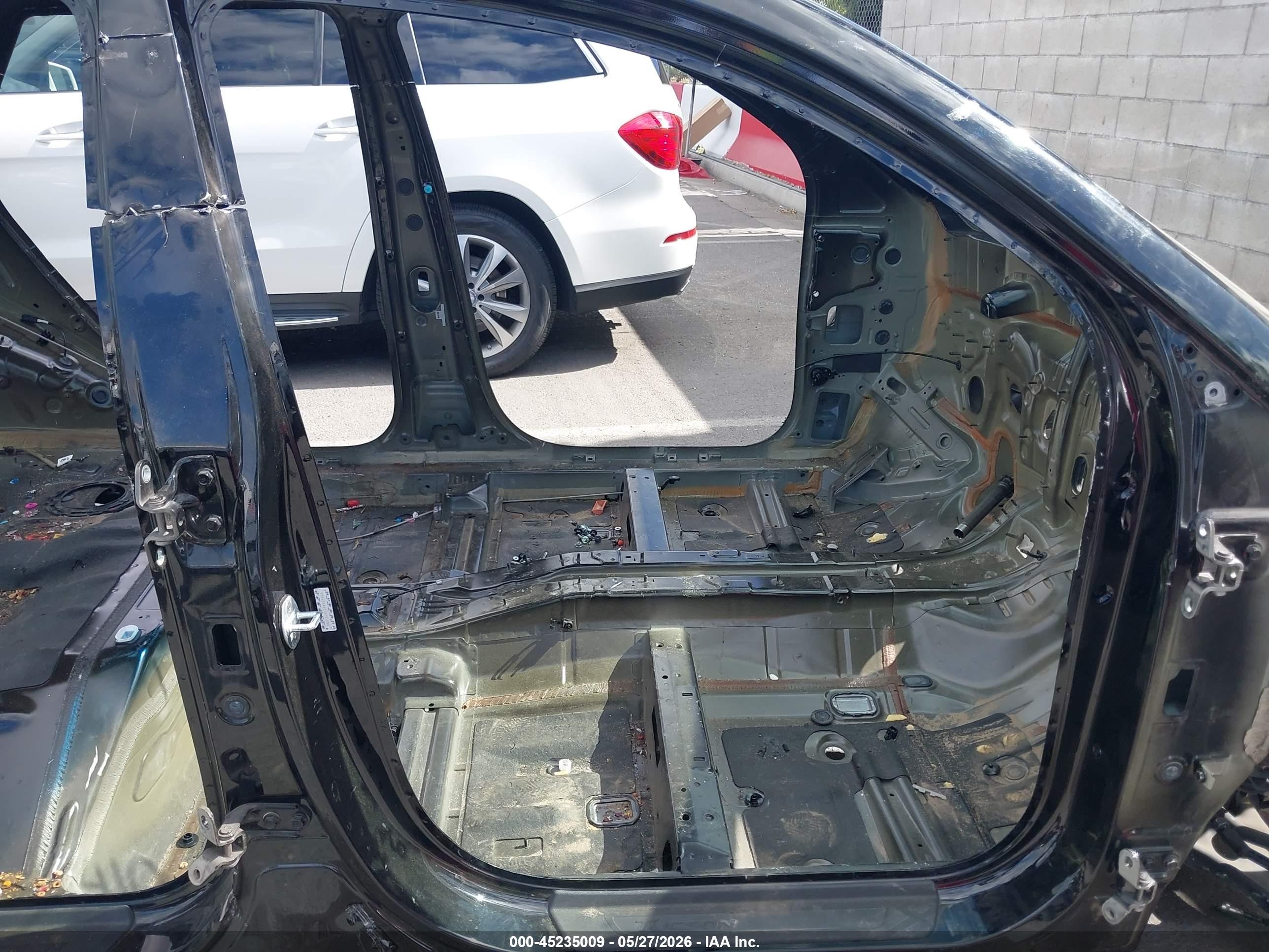 2018 Hyundai Tucson VIN KM8J23A47JU751099 IAAI salvage auction — Vandalized, Non-Repairable (California), sold $300 on 2026-07-09 (photo 5)
