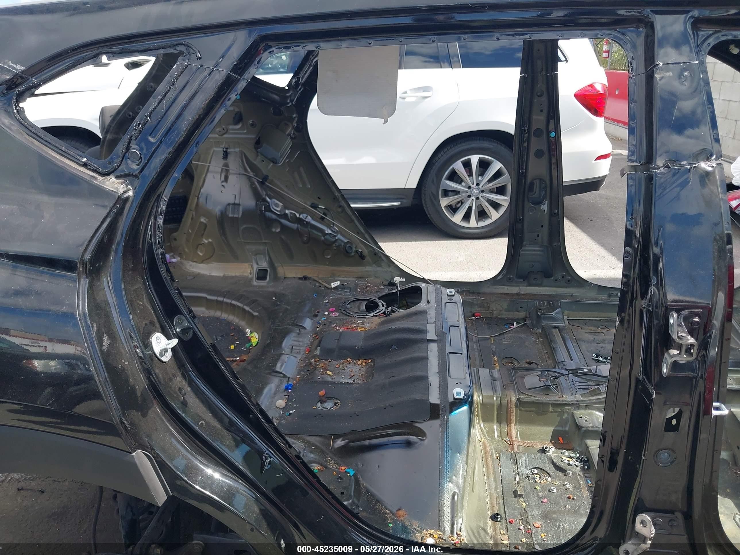 2018 Hyundai Tucson VIN KM8J23A47JU751099 IAAI salvage auction — Vandalized, Non-Repairable (California), sold $300 on 2026-07-09 (photo 8)