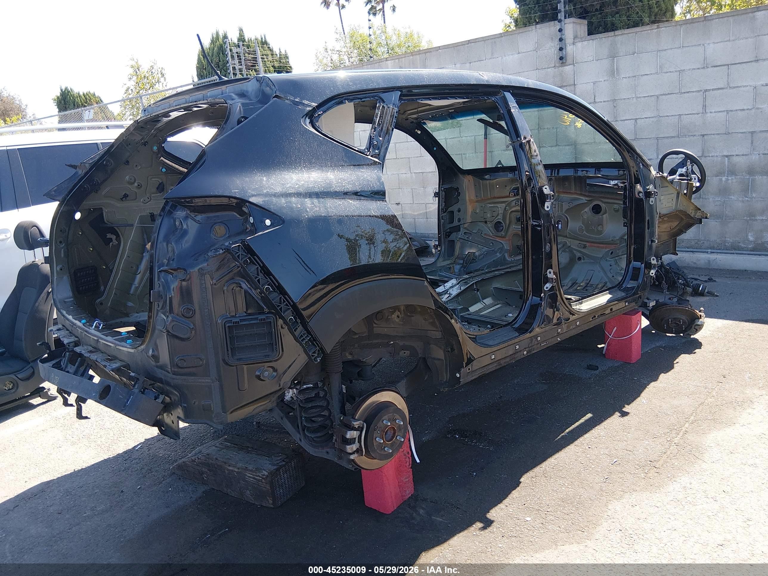 2018 Hyundai Tucson VIN KM8J23A47JU751099 IAAI salvage auction — Vandalized, Non-Repairable (California), sold $300 on 2026-07-09 (photo 4)