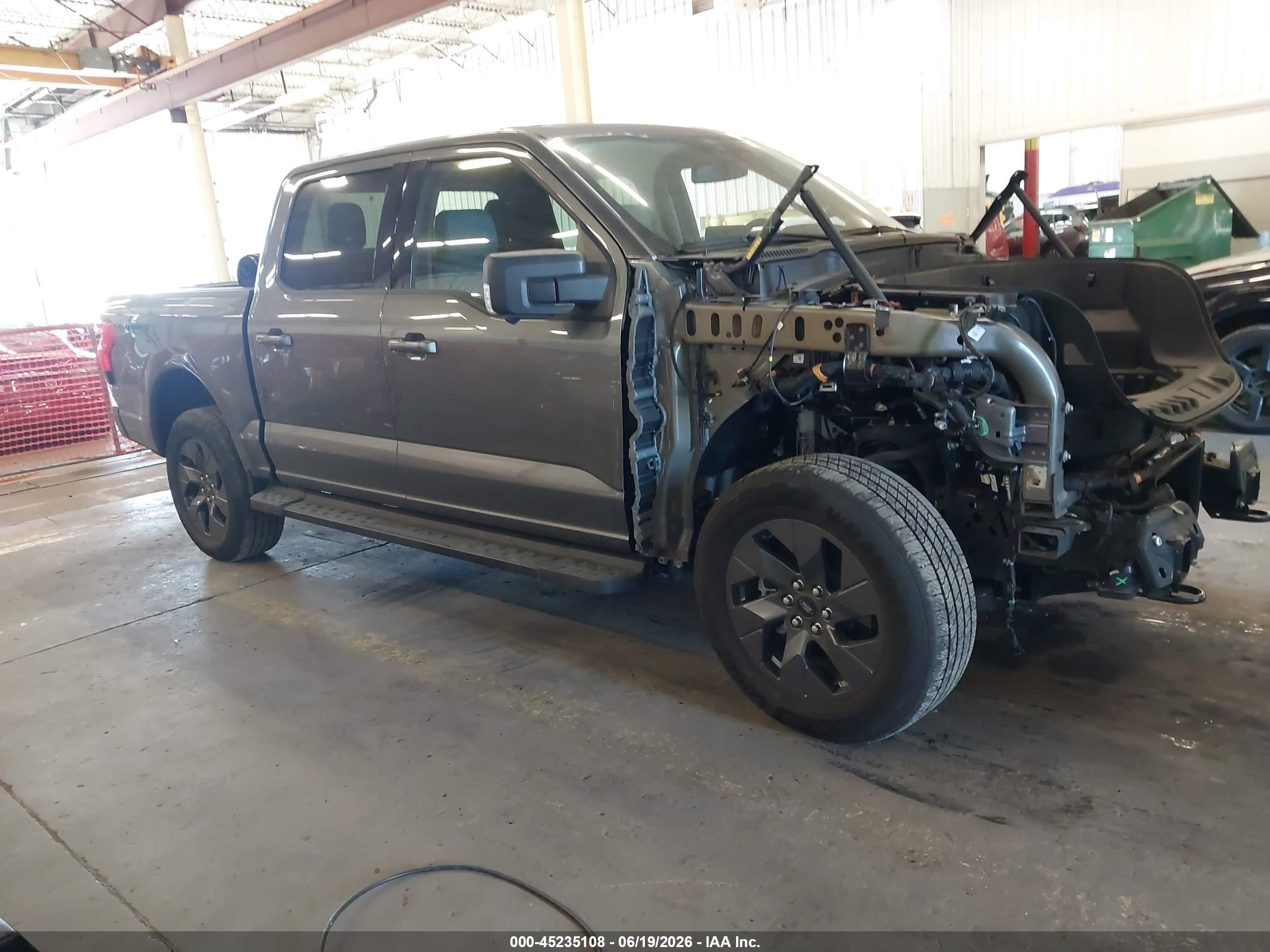 2025 Ford F-150 Lightning VIN 1FT6W3LU4SWG16633 — IAAI salvage auction photo