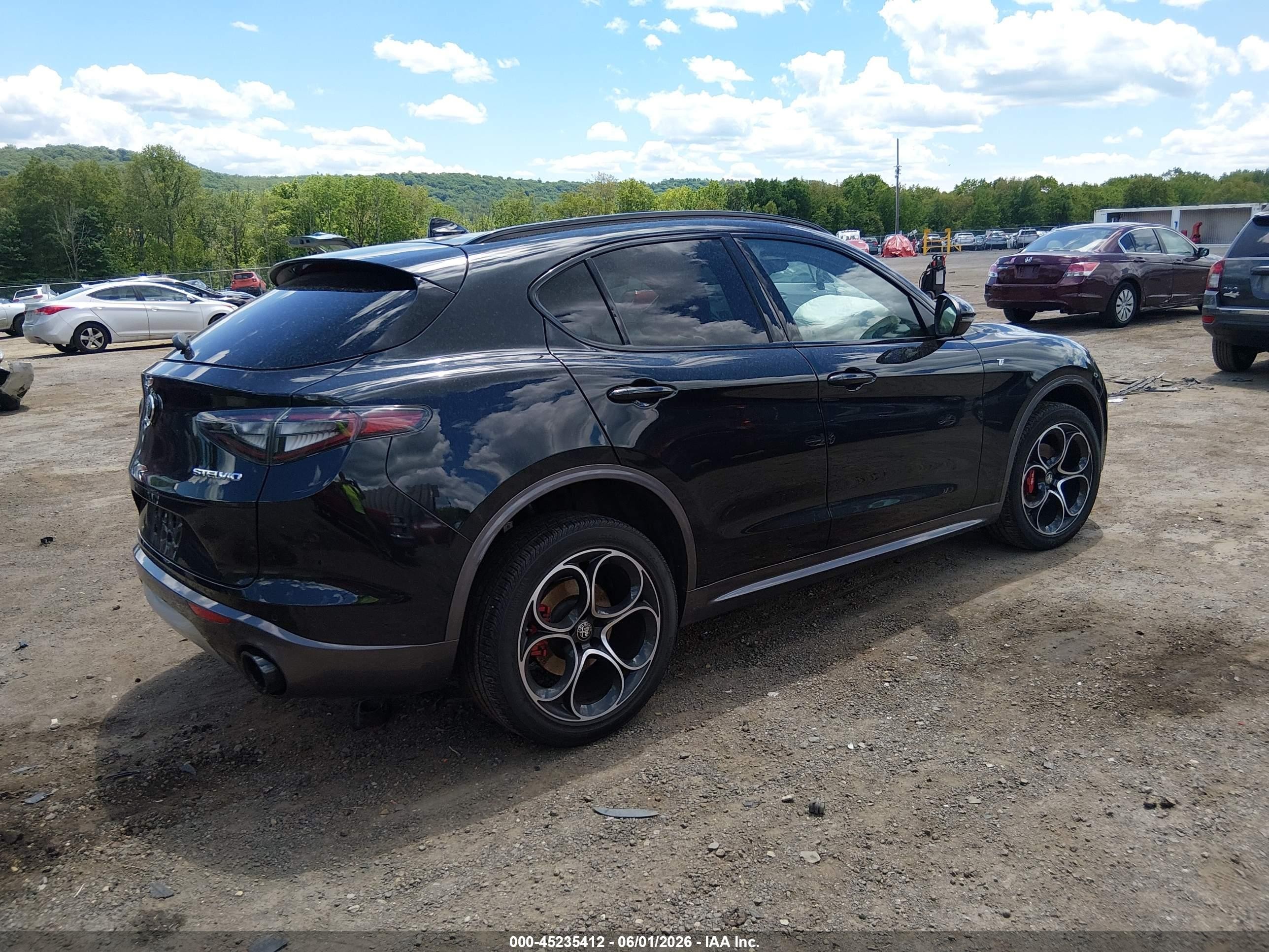 2024 Alfa romeo Stelvio VIN ZASPAKBN2R7D79739 IAAI salvage auction — Unknown, Salvage (Idaho), sold $12,400 on 2026-10-01 (photo 4)