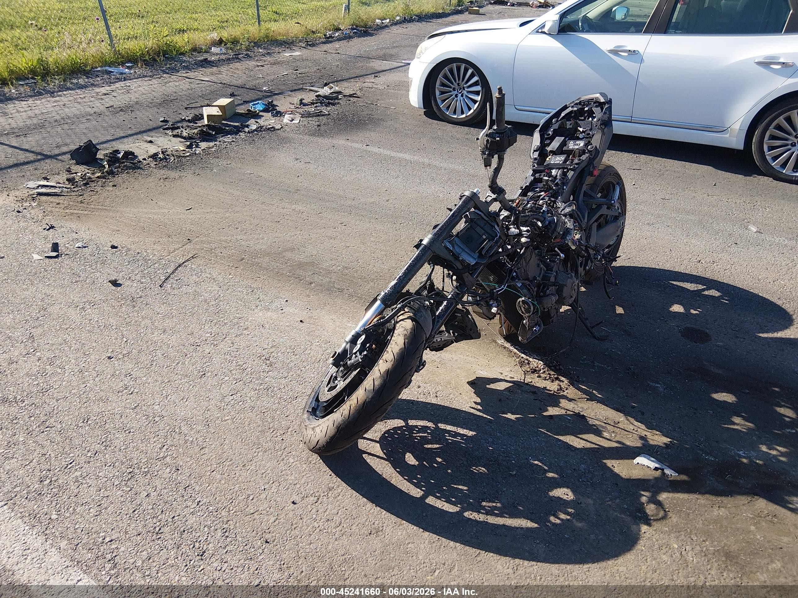 2025 Yamaha MT09 VIN JYARN94E6SA003528 IAAI salvage auction — Rollover, Salvage (Missouri), sold $500 on 2026-09-09 (photo 2)
