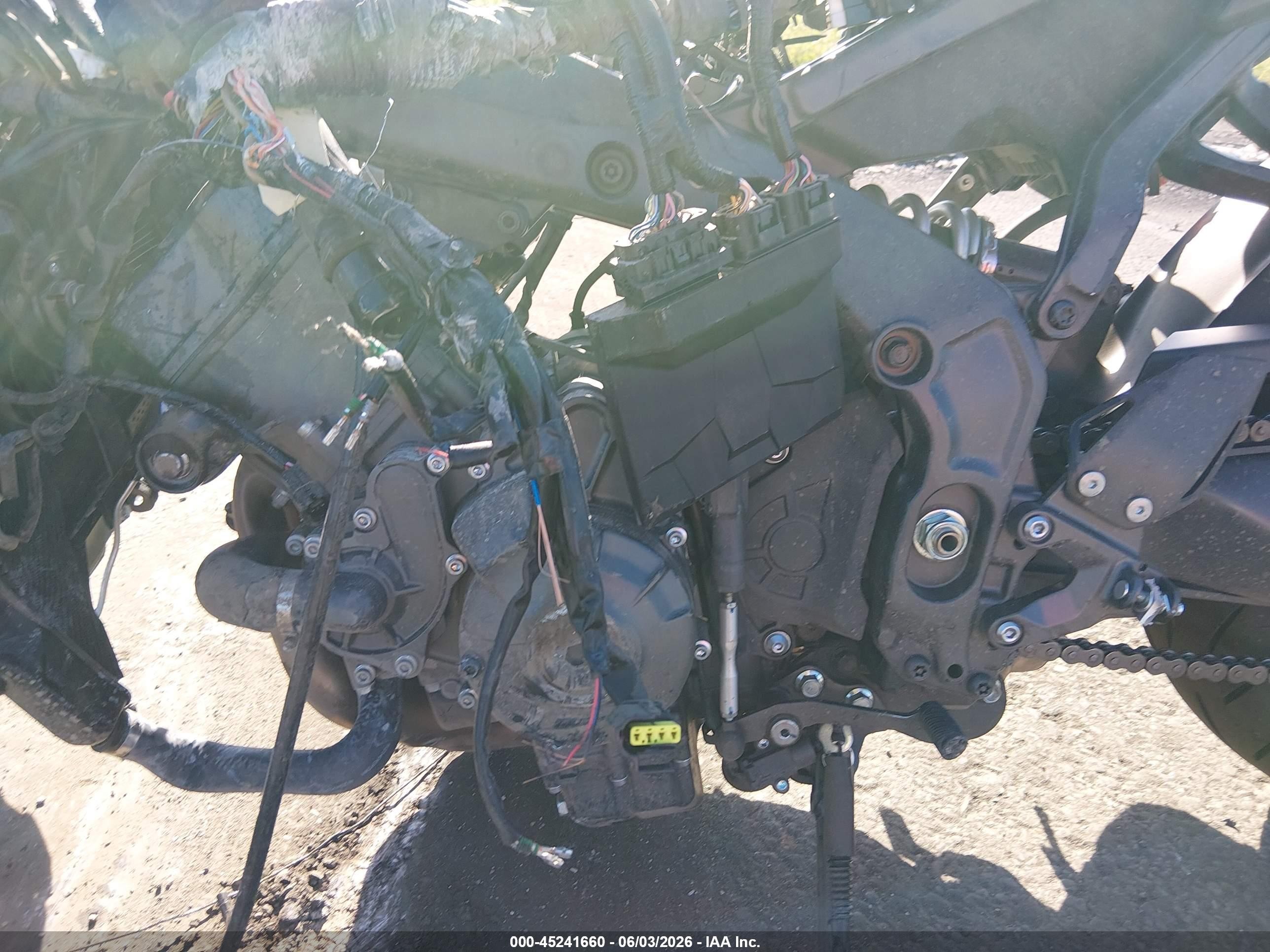 2025 Yamaha MT09 VIN JYARN94E6SA003528 IAAI salvage auction — Rollover, Salvage (Missouri), sold $500 on 2026-09-09 (photo 9)