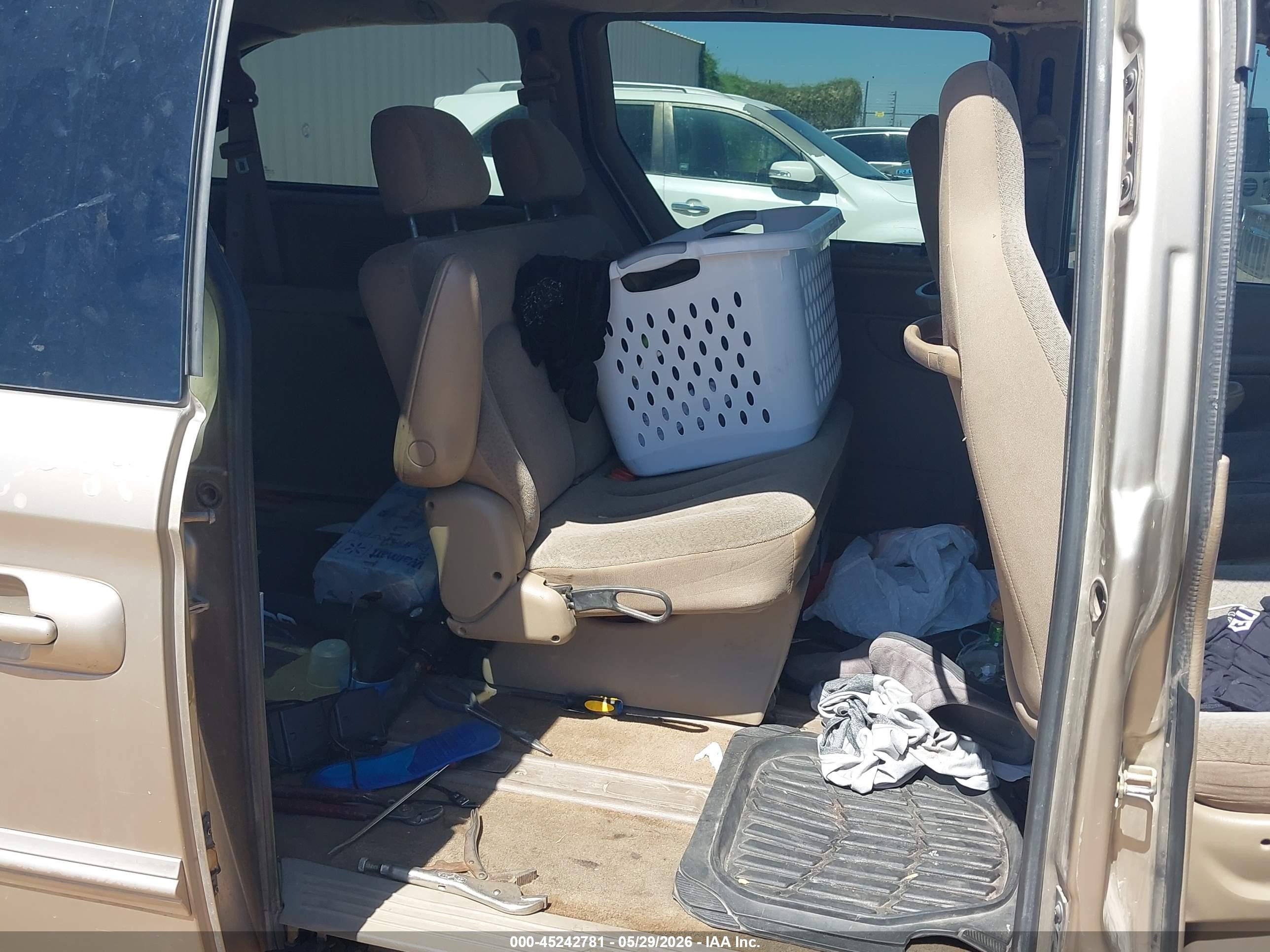 2003 Chrysler Town & Country VIN 2C4GP44313R164986 IAAI salvage auction — Biohazard/Chemical, Clear (Arizona), sold $300 on 2026-07-09 (photo 8)