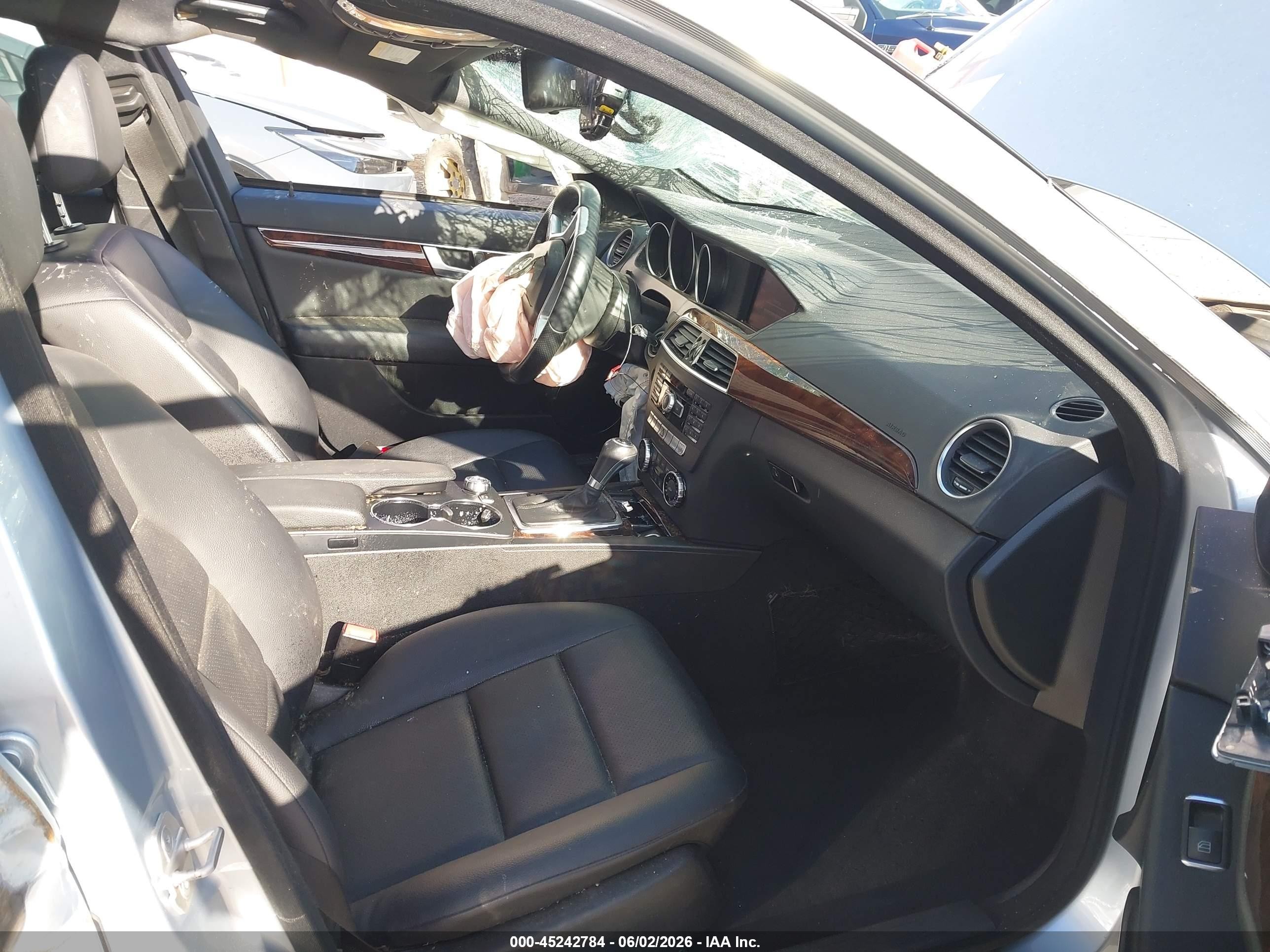 2013 Mercedes-Benz C-Class VIN WDDGF4HB8DG128838 IAAI salvage auction — Front & Rear, Salvage (California), sold $550 on 2026-07-09 (photo 5)