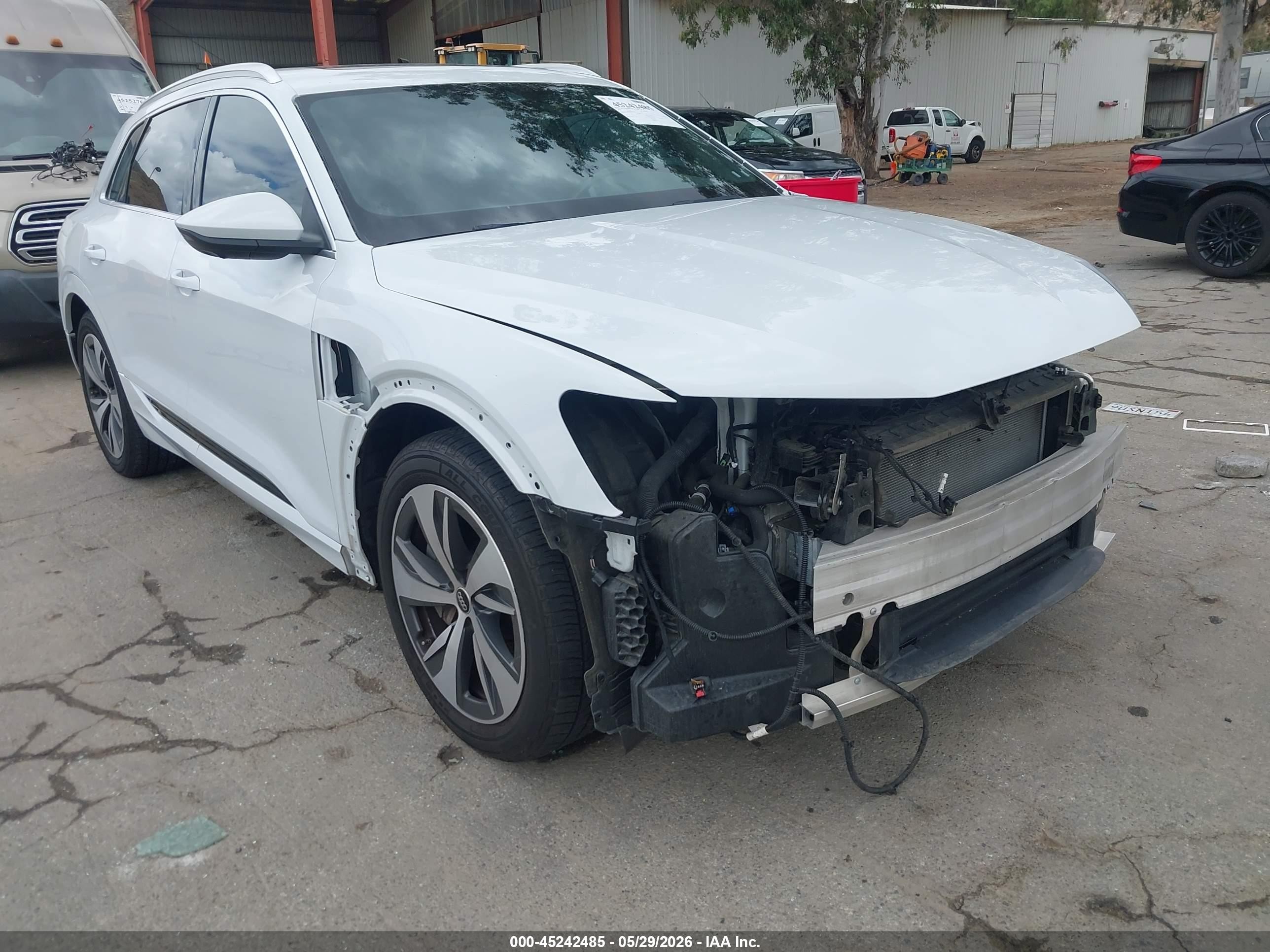 2024 Audi Q8 VIN WA15AAGE0RB032226 IAAI salvage auction — Front End, Salvage (Arizona), sold $19,100 on 2026-09-24 (photo 1)