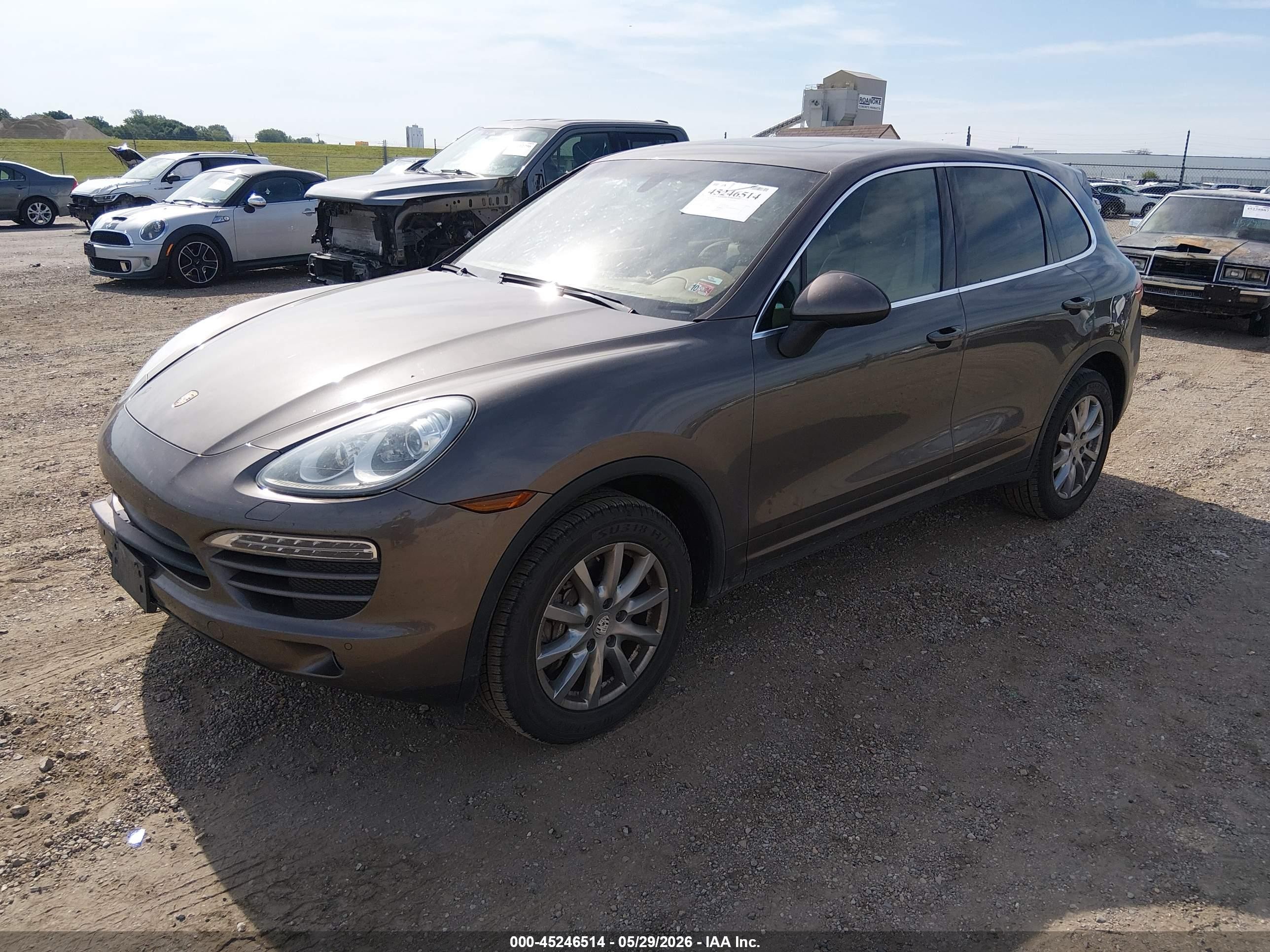 2013 Porsche Cayenne VIN WP1AA2A29DLA05097 IAAI salvage auction — Unknown, Salvage (Illinois), sold $1,200 on 2026-07-03 (photo 2)