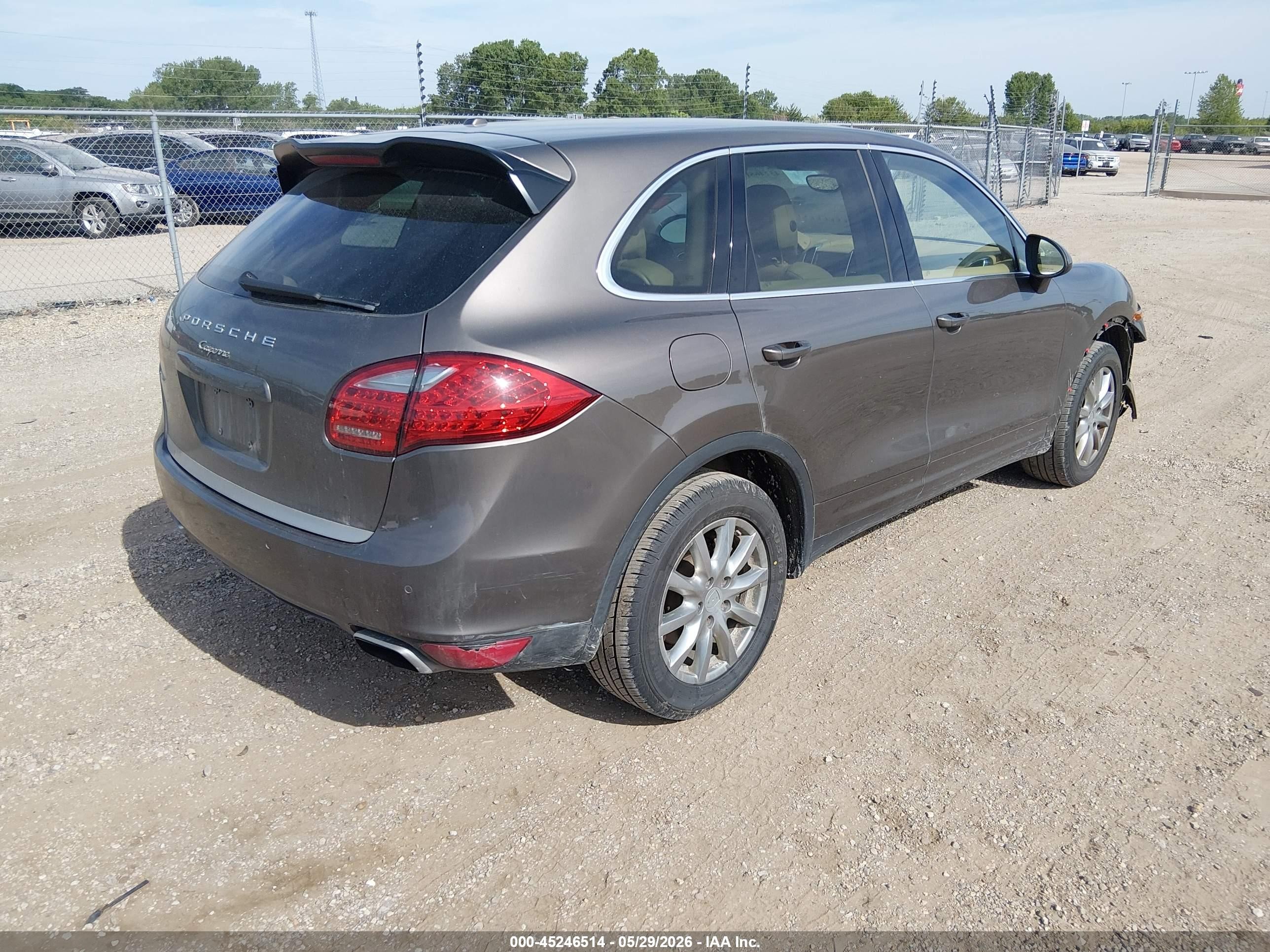 2013 Porsche Cayenne VIN WP1AA2A29DLA05097 IAAI salvage auction — Unknown, Salvage (Illinois), sold $1,200 on 2026-07-03 (photo 4)