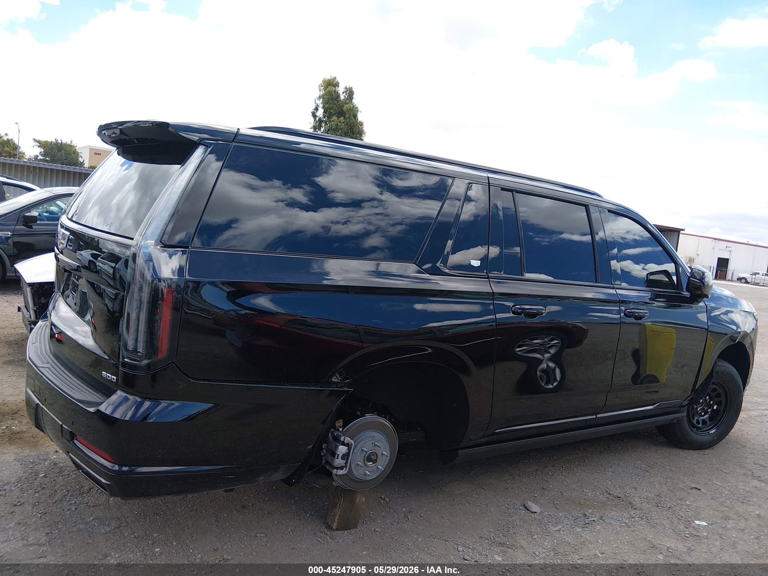2026 Cadillac Escalade VIN 1GYS8PKL3TR317914 IAAI salvage auction — Side, Salvage (California), sold $57,000 on 2026-08-14 (photo 6)