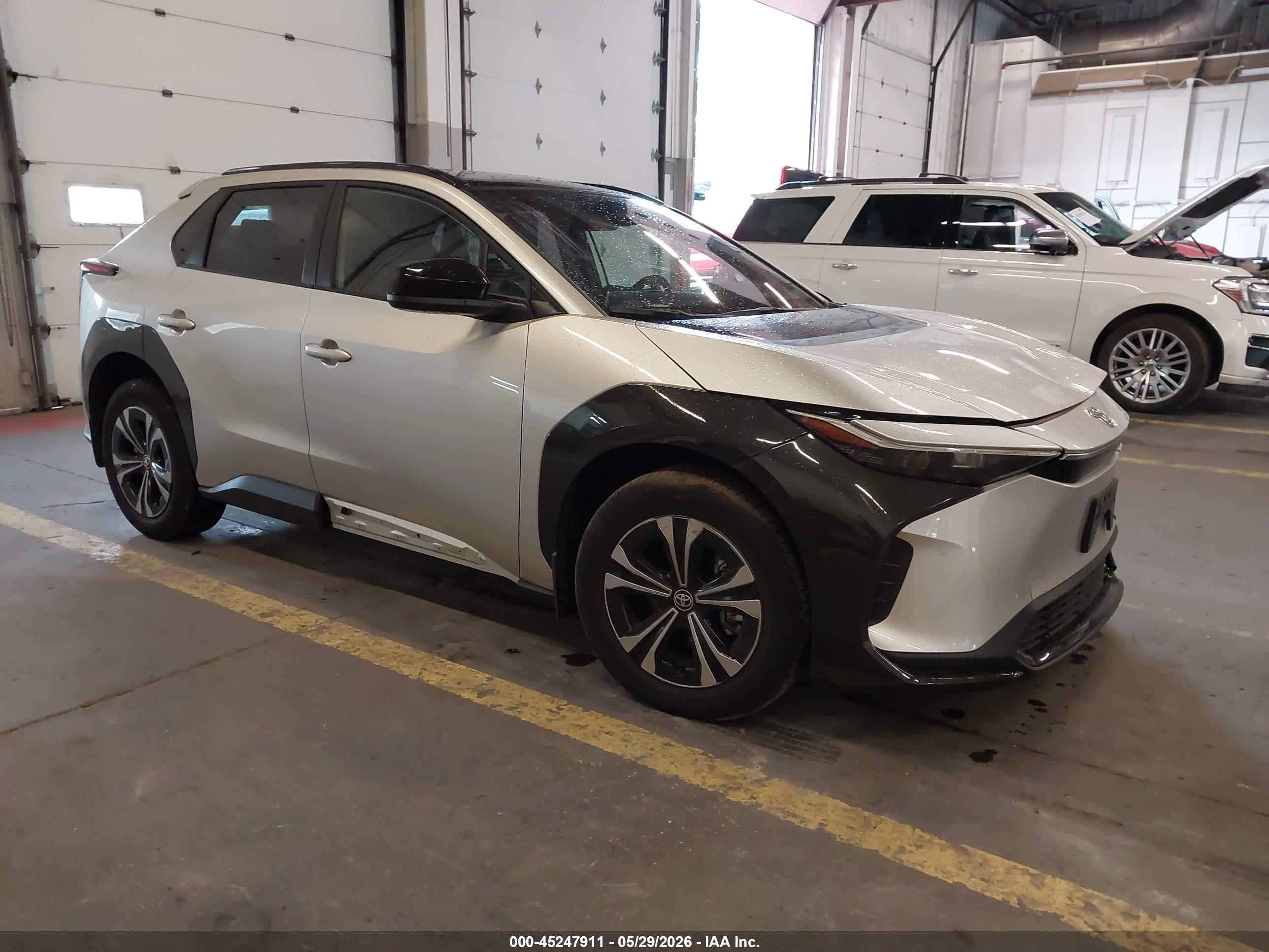 2025 Toyota BZ4X VIN JTMABACAXSA092322 — IAAI salvage auction photo