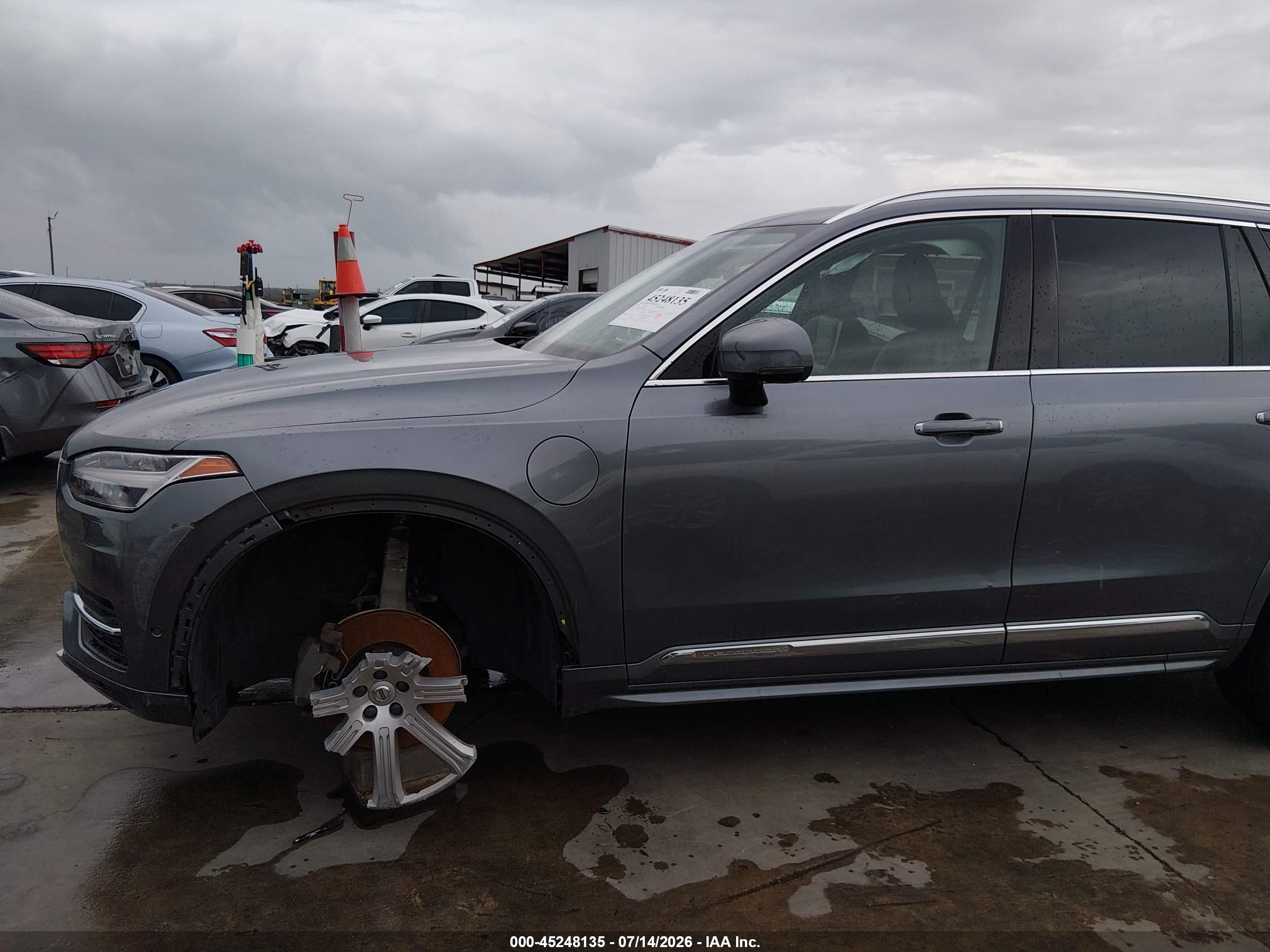 2019 Volvo XC90 VIN YV4BR0CL6K1500629 IAAI salvage auction — Side, Original (Texas), sold $9,700 on 2026-09-18 (photo 6)