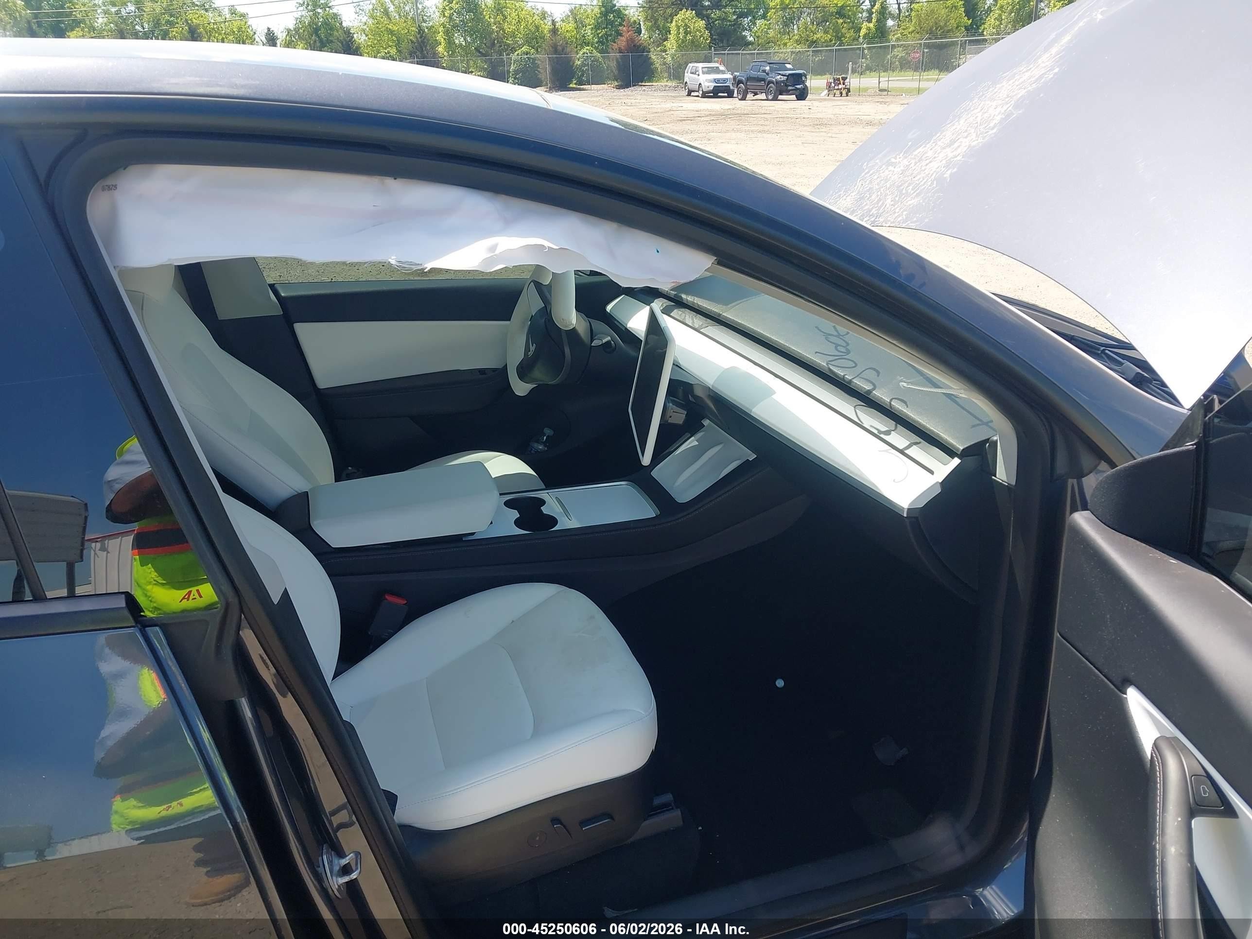 2021 Tesla Model y VIN 5YJYGDEF7MF302511 IAAI salvage auction — Unknown, Salvage (Virginia), sold $8,200 on 2026-09-03 (photo 5)