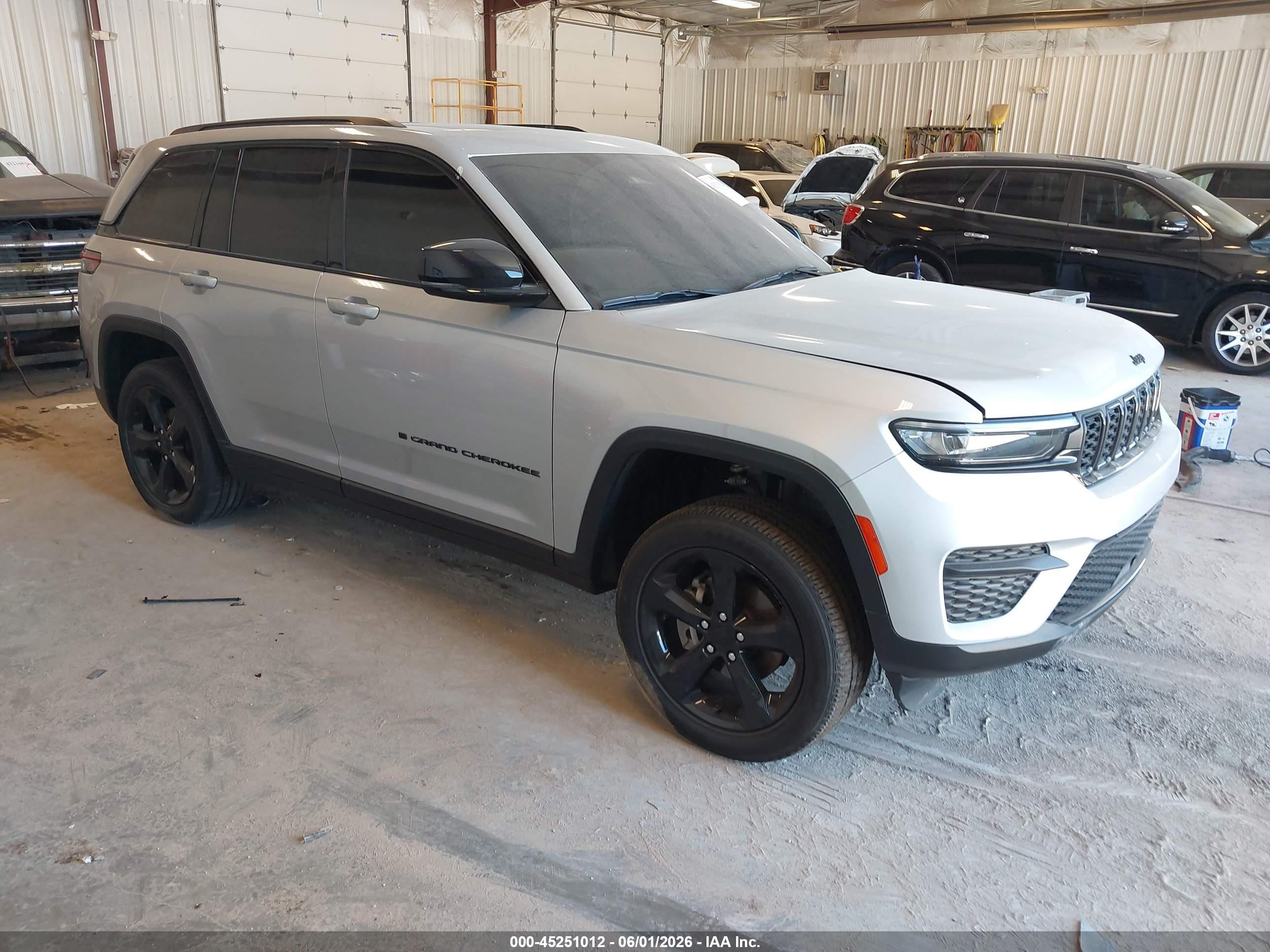 2023 Jeep Grand Cherokee VIN 1C4RJHAG7PC582797 — IAAI salvage auction photo