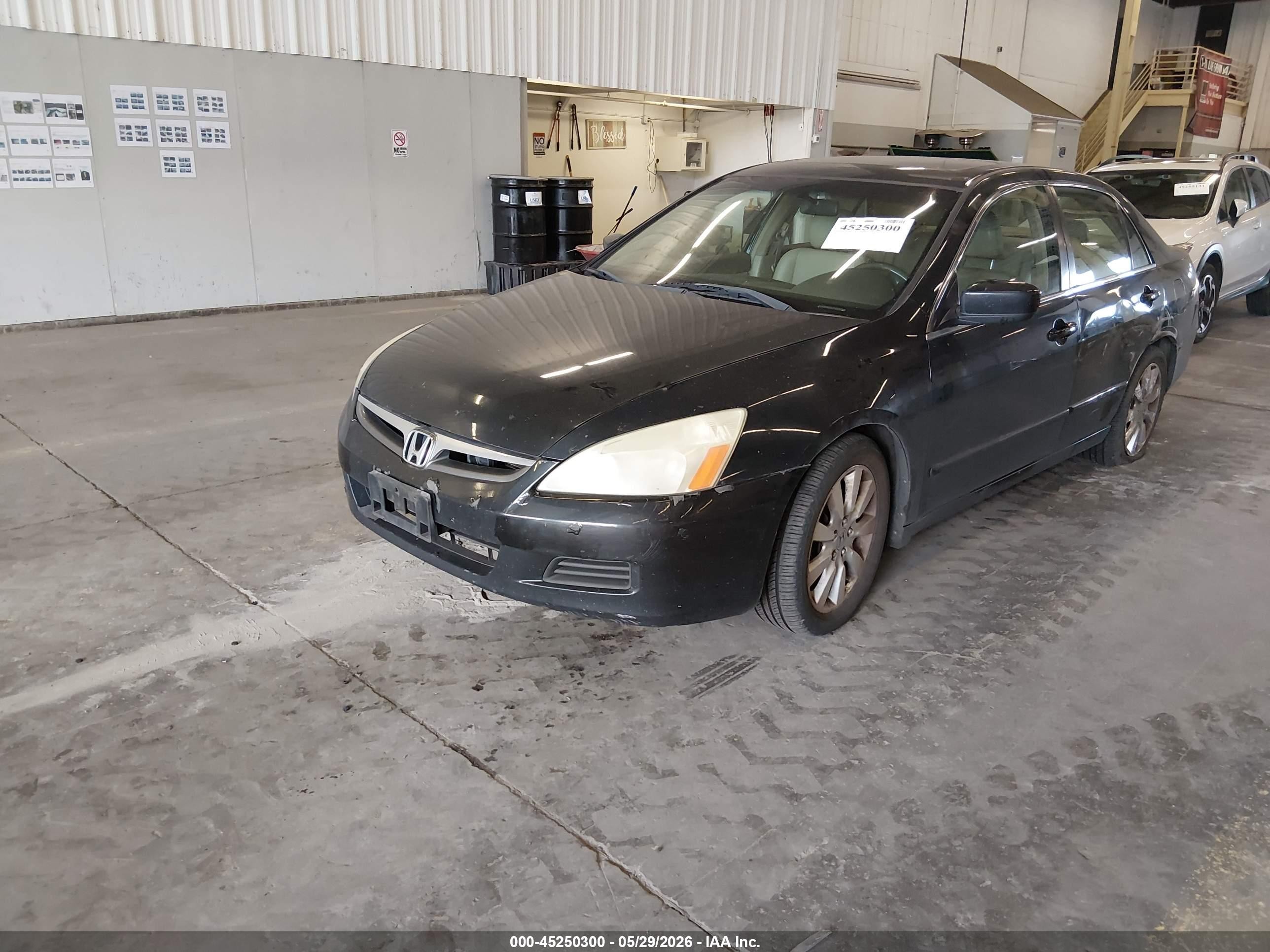 2007 Honda Accord VIN 1HGCM66517A025910 IAAI salvage auction — Side, Salvage (Oregon), sold $250 on 2026-07-09 (photo 2)