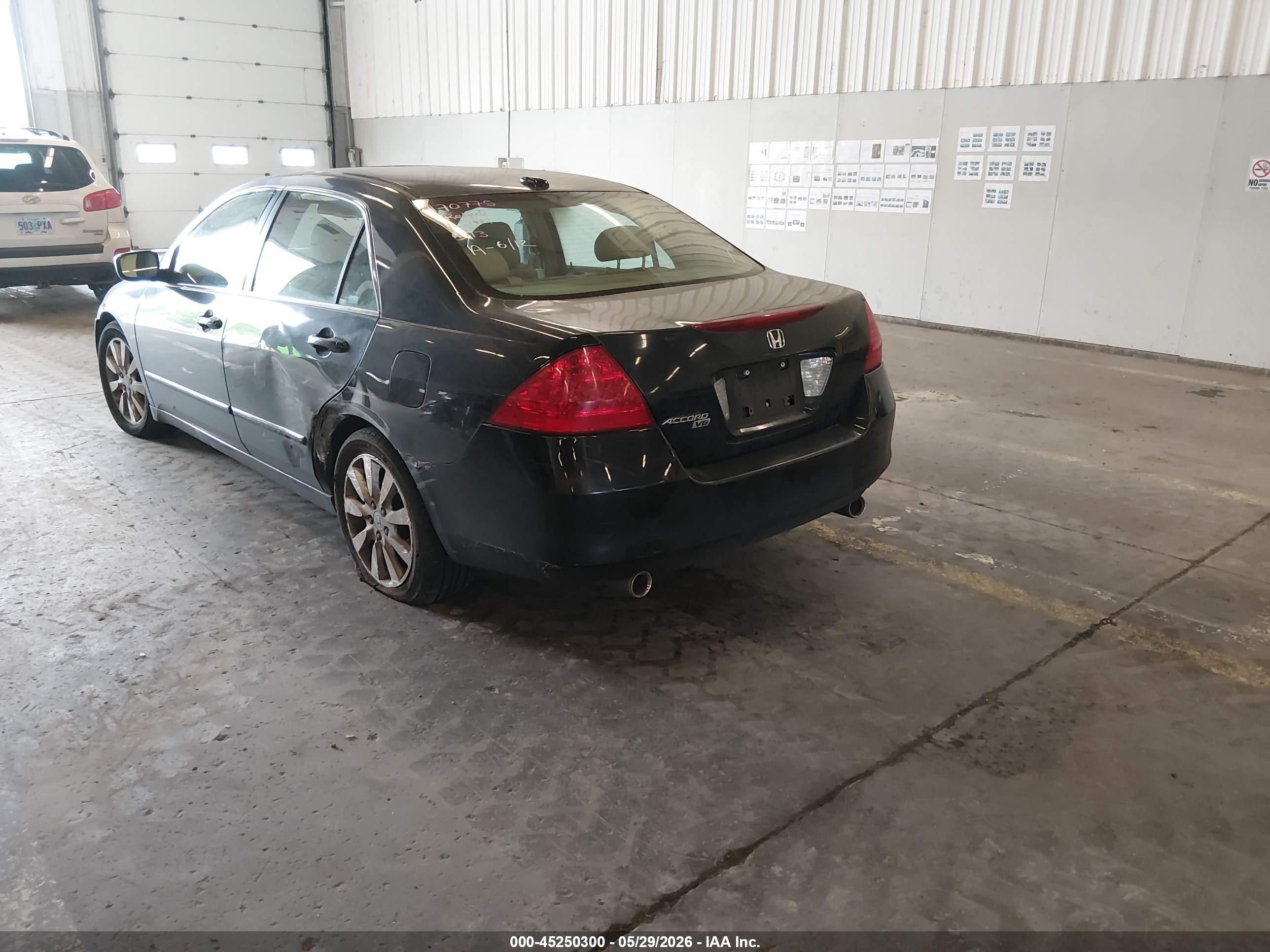 2007 Honda Accord VIN 1HGCM66517A025910 IAAI salvage auction — Side, Salvage (Oregon), sold $250 on 2026-07-09 (photo 3)
