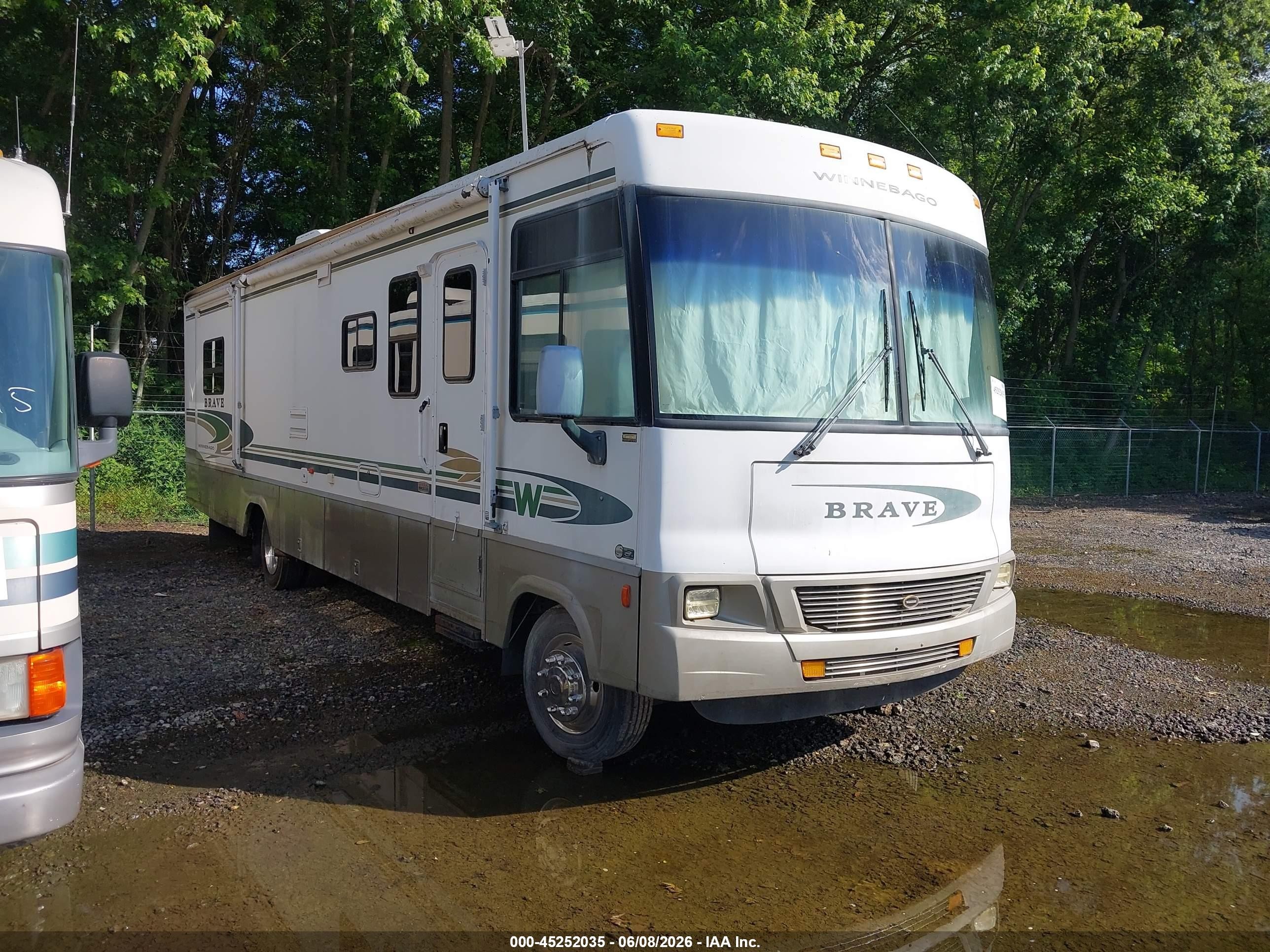 2002 Workhorse Custom Chassis Motorhome Chassis VIN 5B4MP67G823349160 IAAI salvage auction — Top/Roof, Salvage (Ohio), sold $1,250 on 2026-09-14 (photo 1)