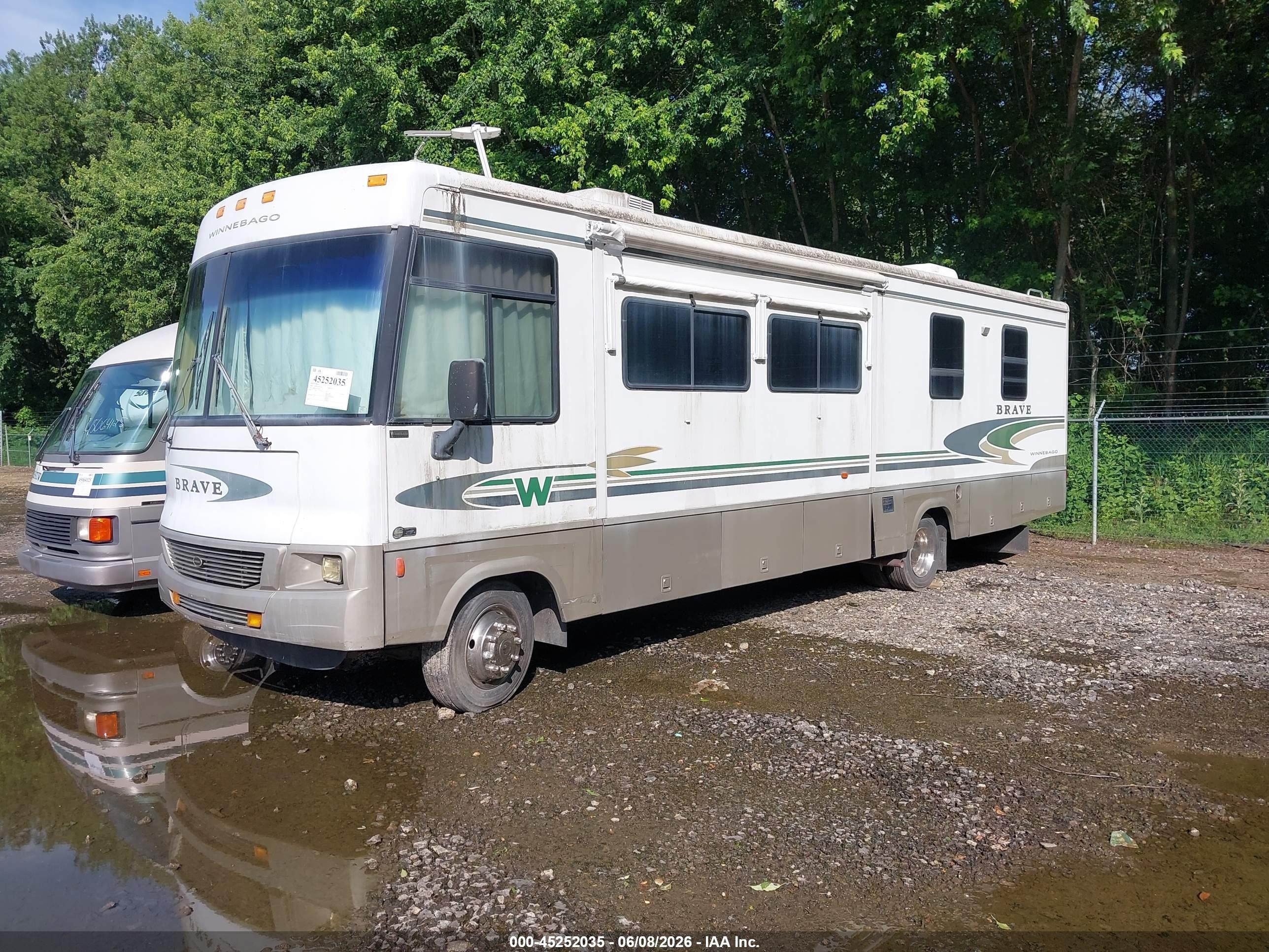 2002 Workhorse Custom Chassis Motorhome Chassis VIN 5B4MP67G823349160 IAAI salvage auction — Top/Roof, Salvage (Ohio), sold $1,250 on 2026-09-14 (photo 2)