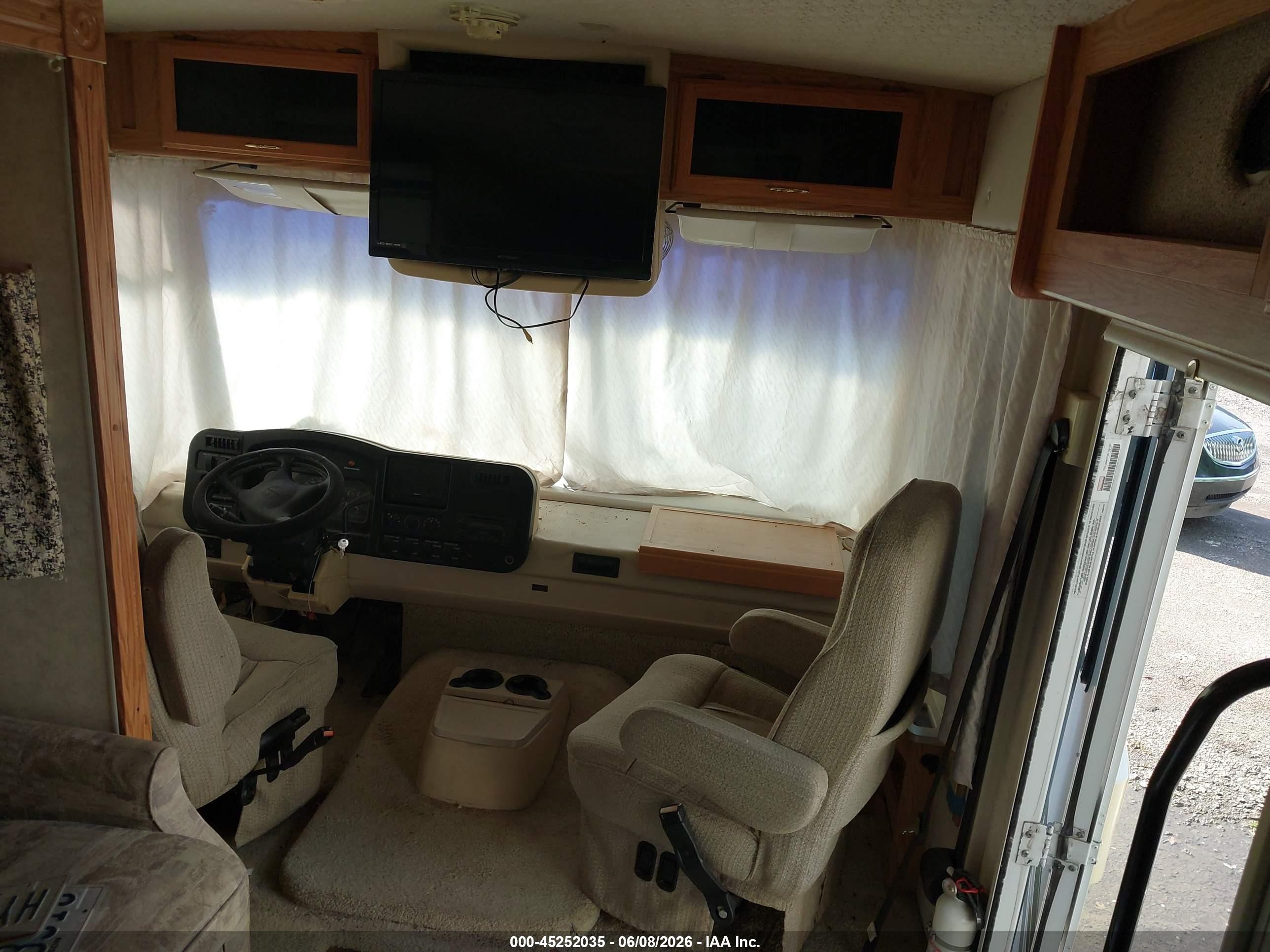 2002 Workhorse Custom Chassis Motorhome Chassis VIN 5B4MP67G823349160 IAAI salvage auction — Top/Roof, Salvage (Ohio), sold $1,250 on 2026-09-14 (photo 5)