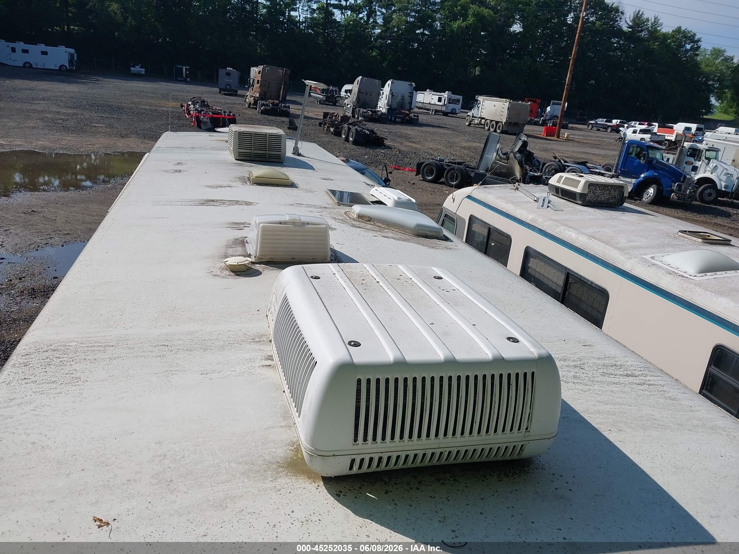 2002 Workhorse Custom Chassis Motorhome Chassis VIN 5B4MP67G823349160 IAAI salvage auction — Top/Roof, Salvage (Ohio), sold $1,250 on 2026-09-14 (photo 6)