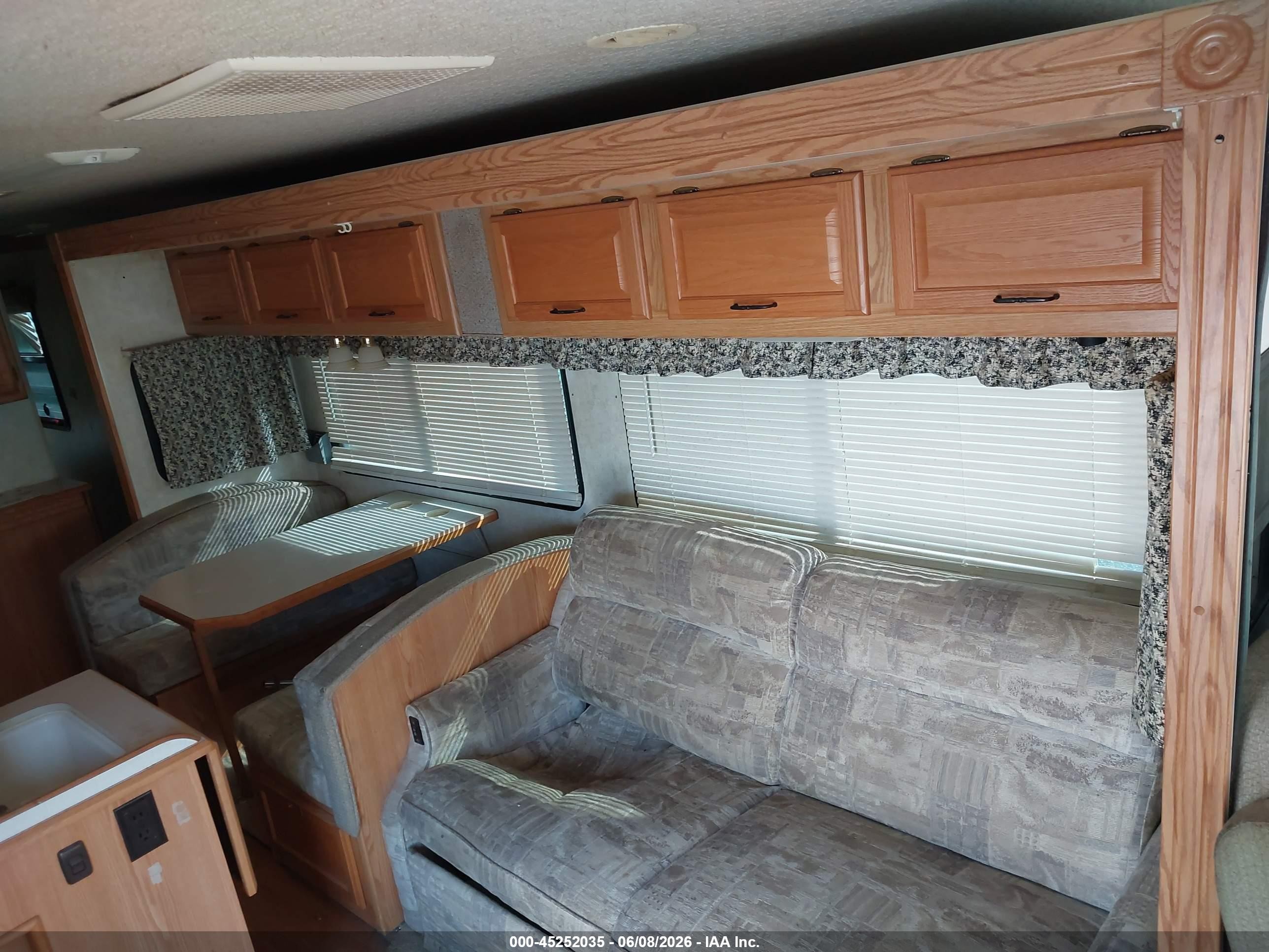 2002 Workhorse Custom Chassis Motorhome Chassis VIN 5B4MP67G823349160 IAAI salvage auction — Top/Roof, Salvage (Ohio), sold $1,250 on 2026-09-14 (photo 8)