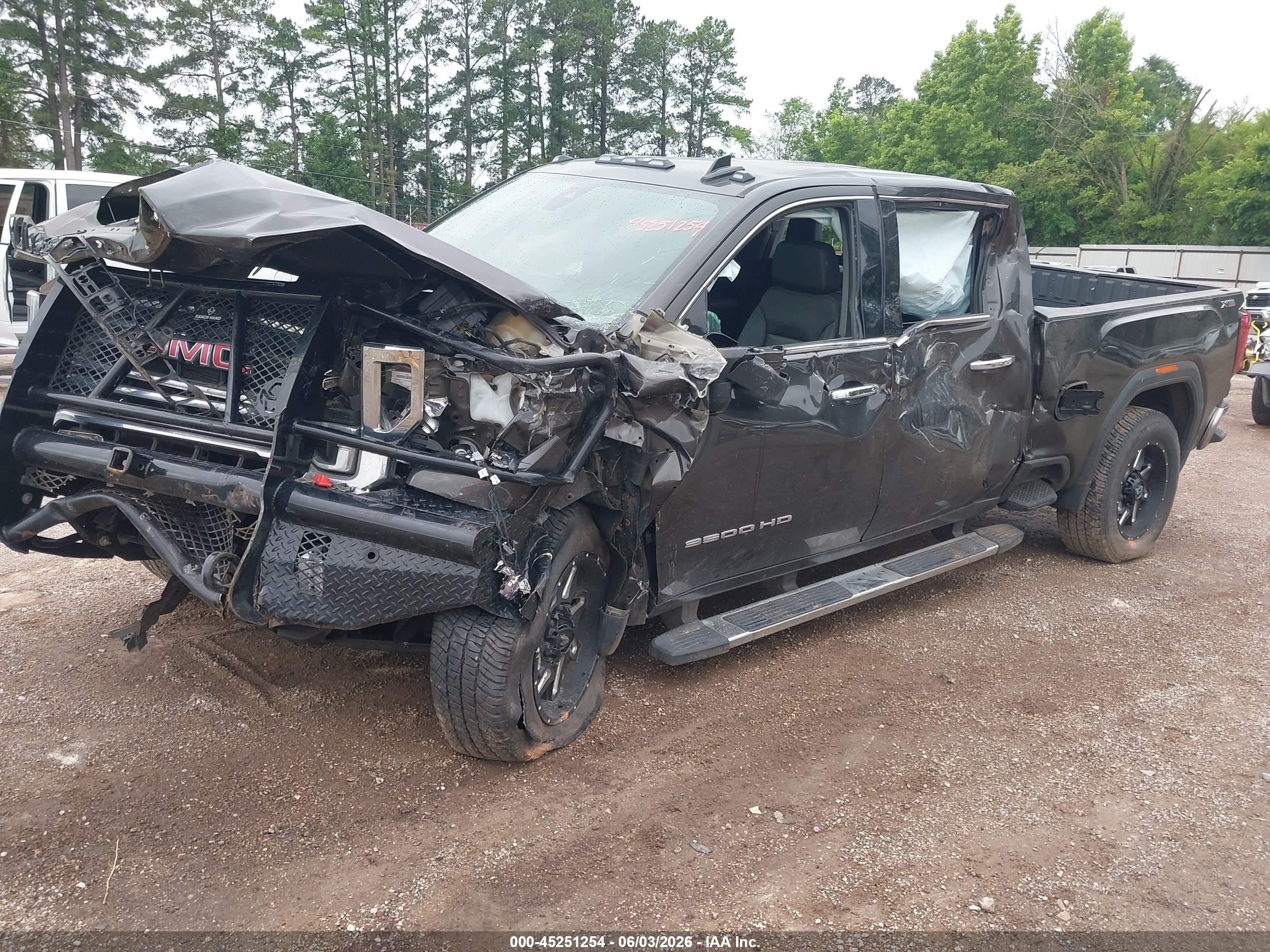 2021 Gmc Sierra 3500 hd VIN 1GT49UE7XMF161267 IAAI salvage auction — Side, Salvage (Texas), sold $8,000 on 2026-09-12 (photo 2)