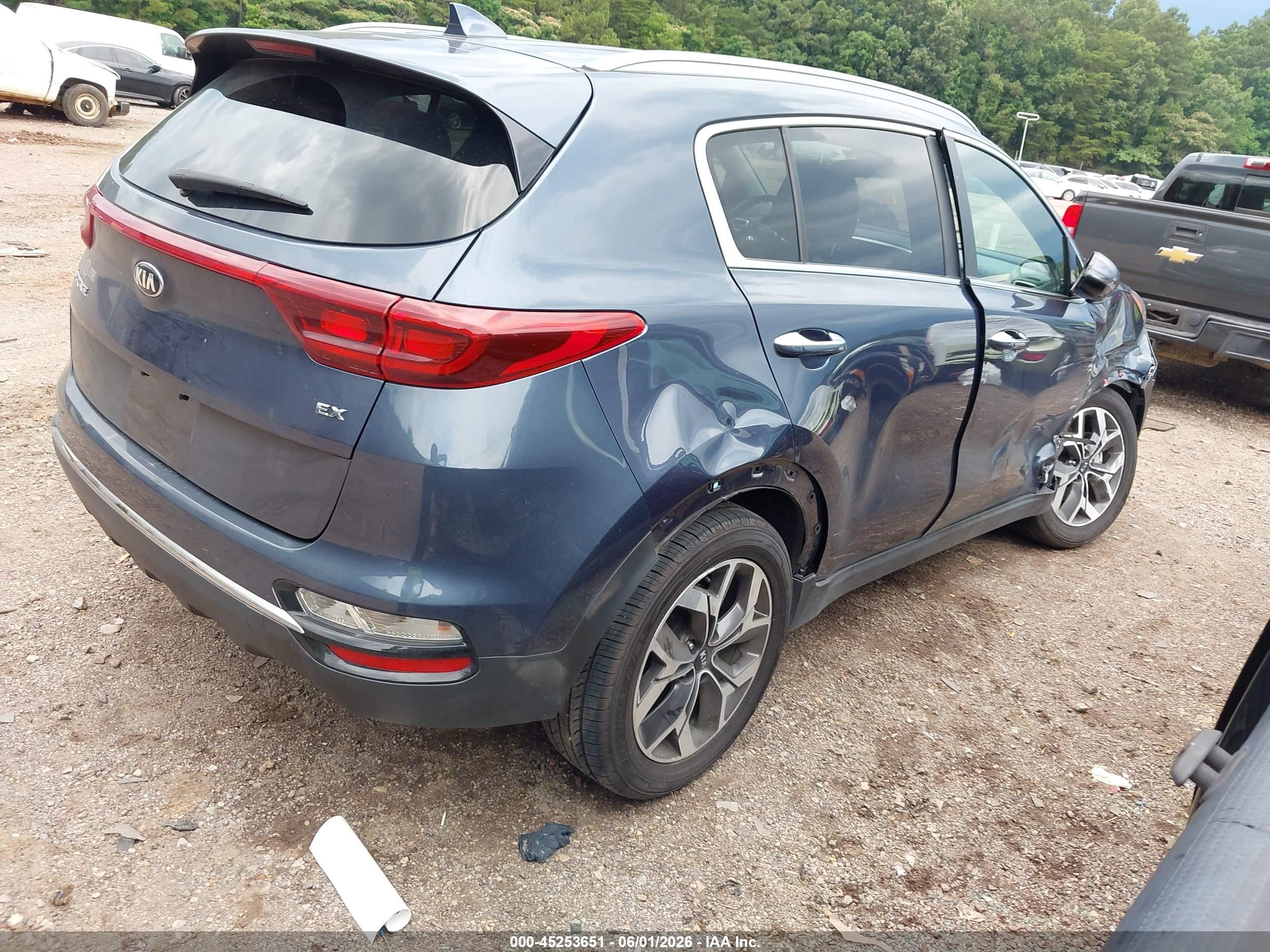 2020 Kia Sportage VIN KNDPN3AC1L7633404 IAAI salvage auction — Side, Salvage (Alabama), sold $3,300 on 2026-07-12 (photo 4)