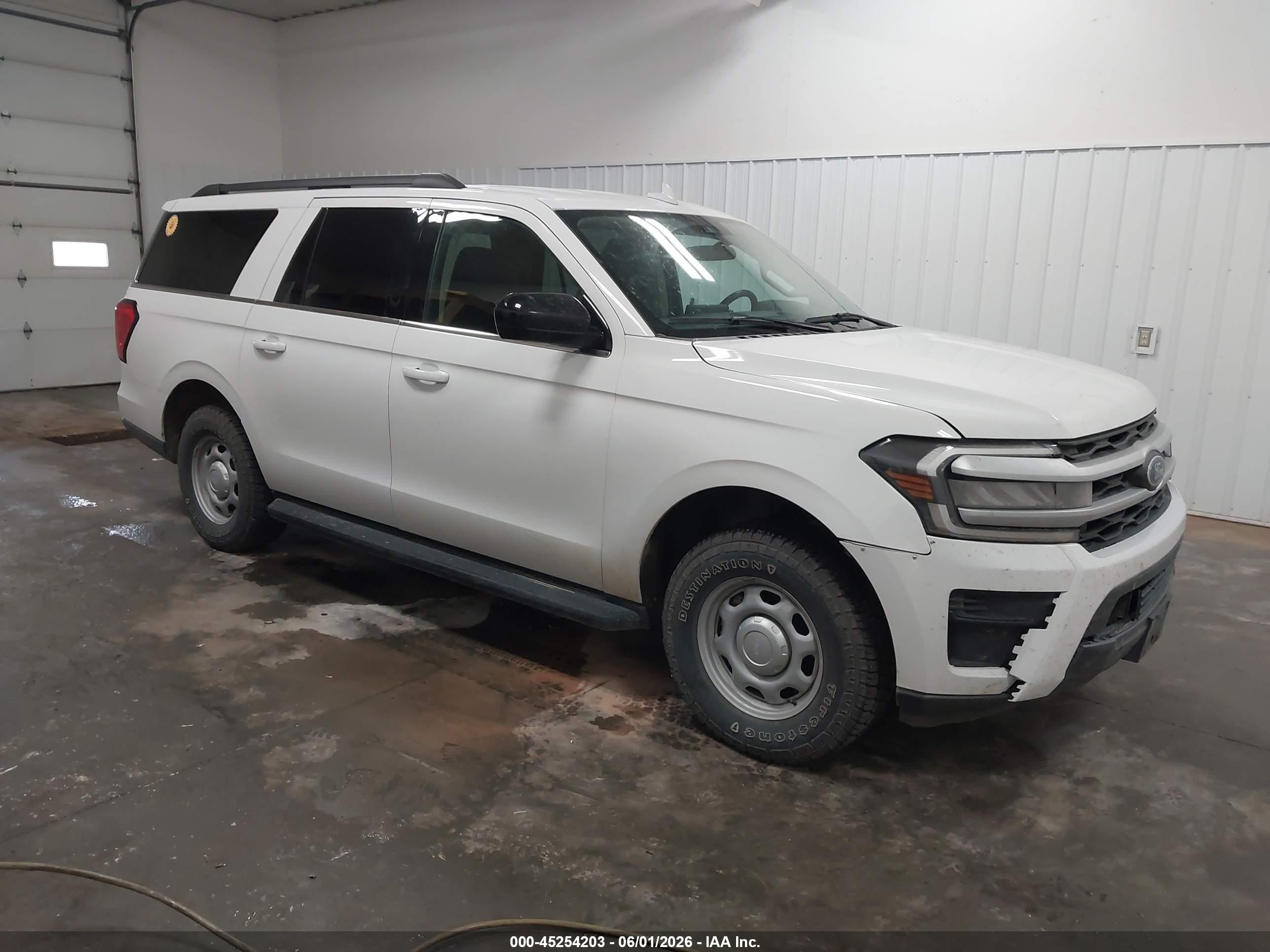2024 Ford Expedition VIN 1FMJK1G86REA32463 — IAAI salvage auction photo