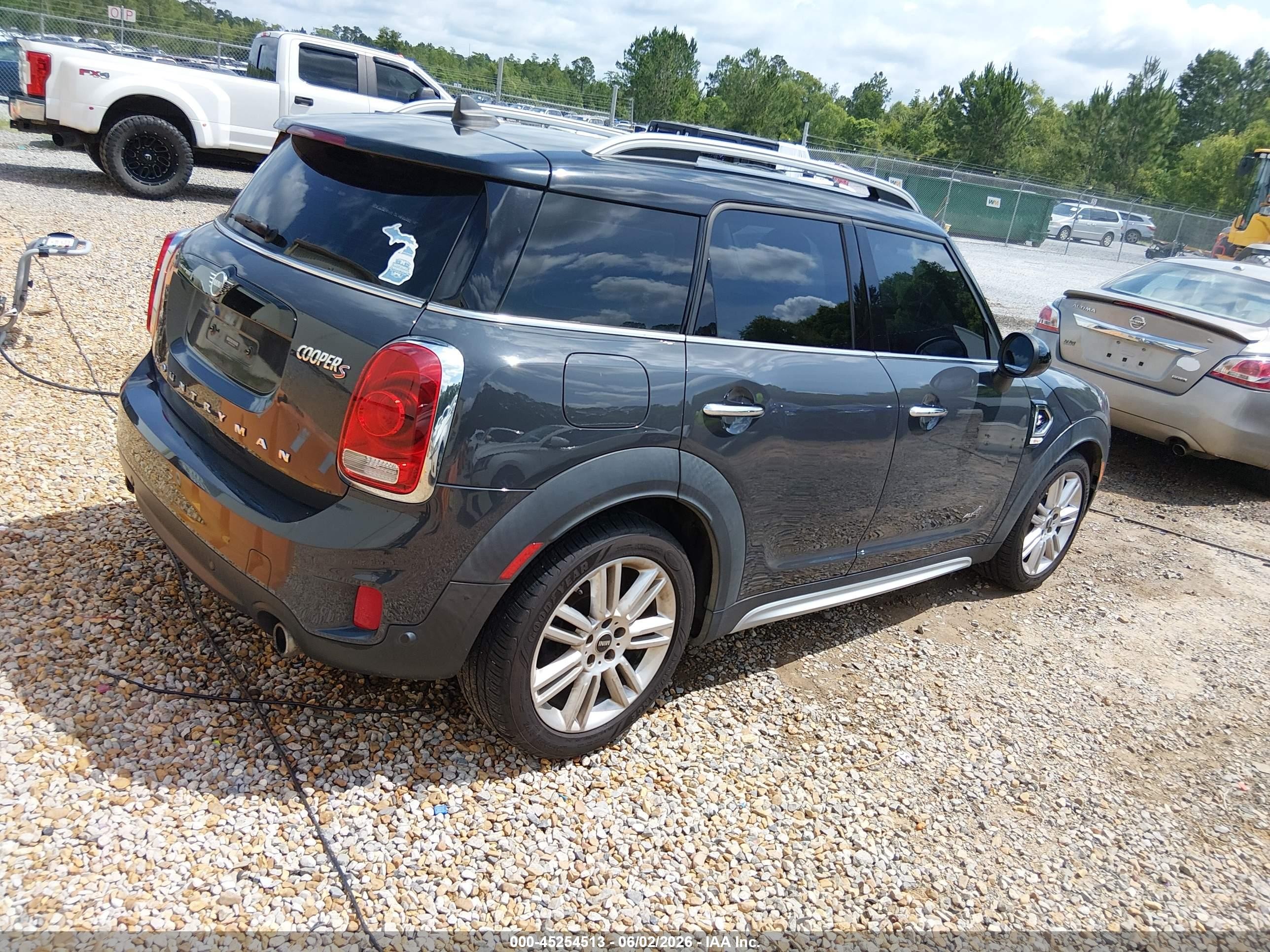 2019 Mini Countryman VIN WMZYT5C57K3G91126 IAAI salvage auction — Water/Flood, Salvage (Mississippi), sold $1,450 on 2026-09-12 (photo 4)