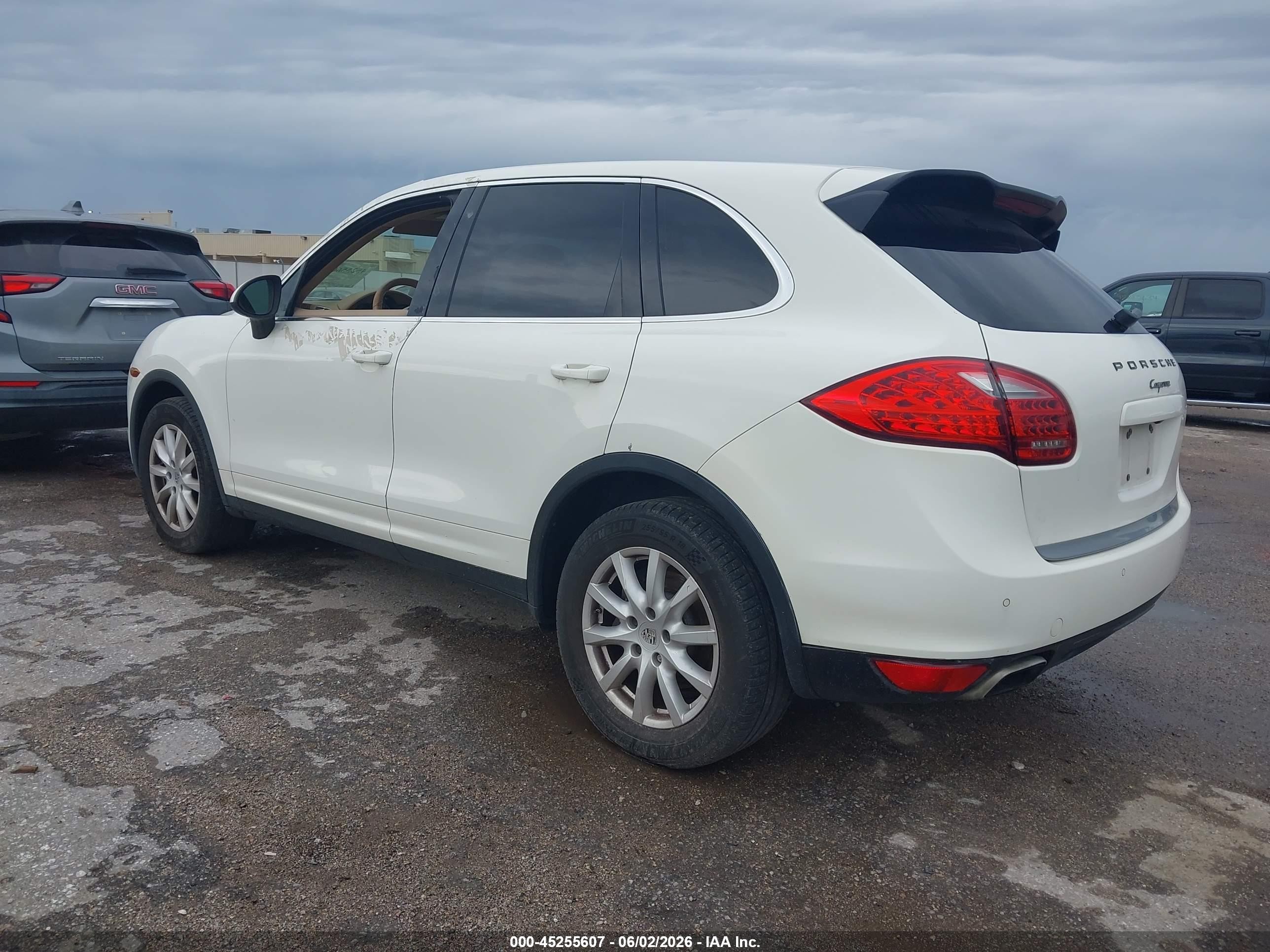 2012 Porsche Cayenne VIN WP1AA2A24CLA04325 IAAI salvage auction — Normal Wear, Clear (Kansas), sold $2,000 on 2026-07-01 (photo 3)