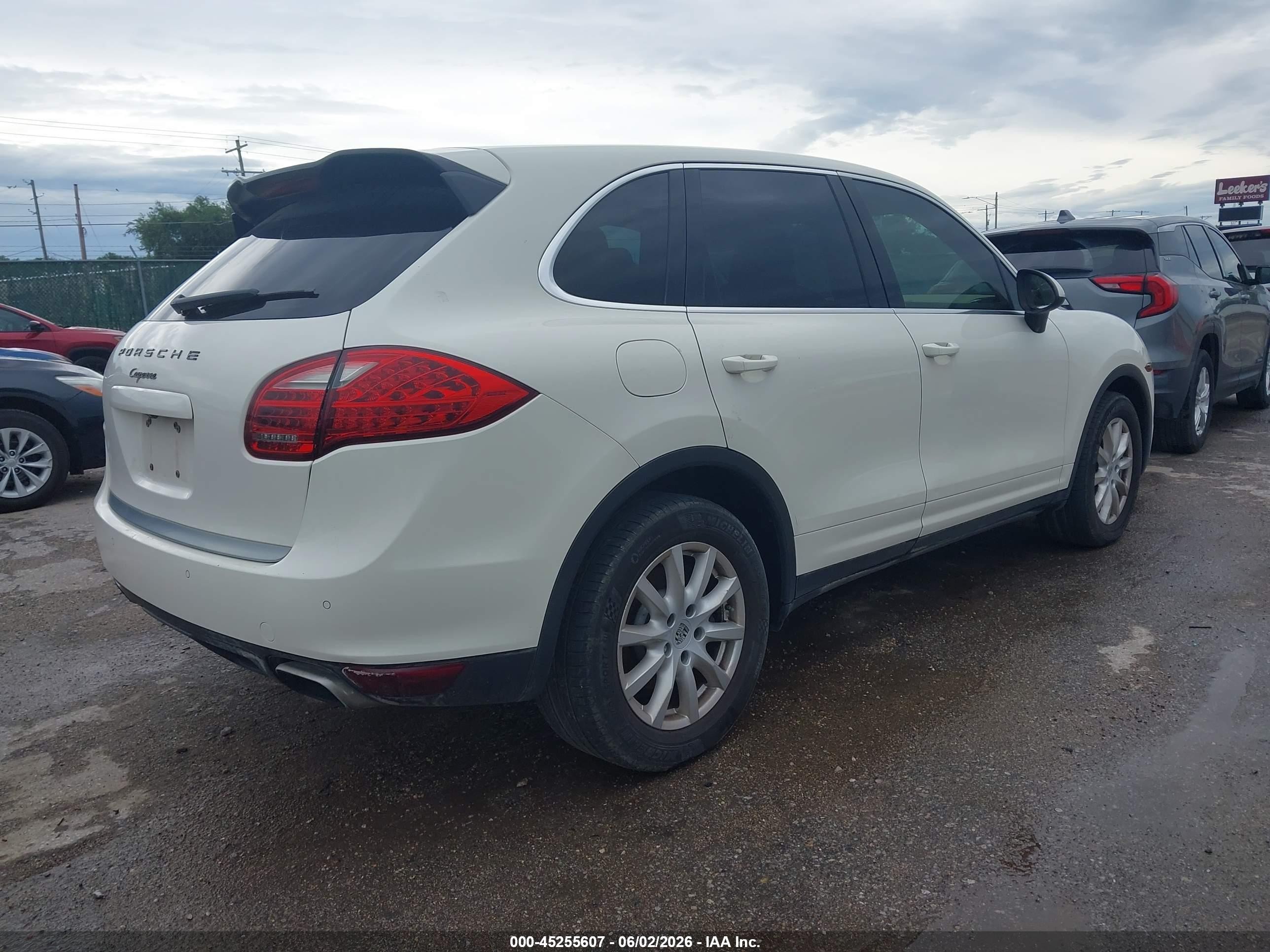 2012 Porsche Cayenne VIN WP1AA2A24CLA04325 IAAI salvage auction — Normal Wear, Clear (Kansas), sold $2,000 on 2026-07-01 (photo 4)