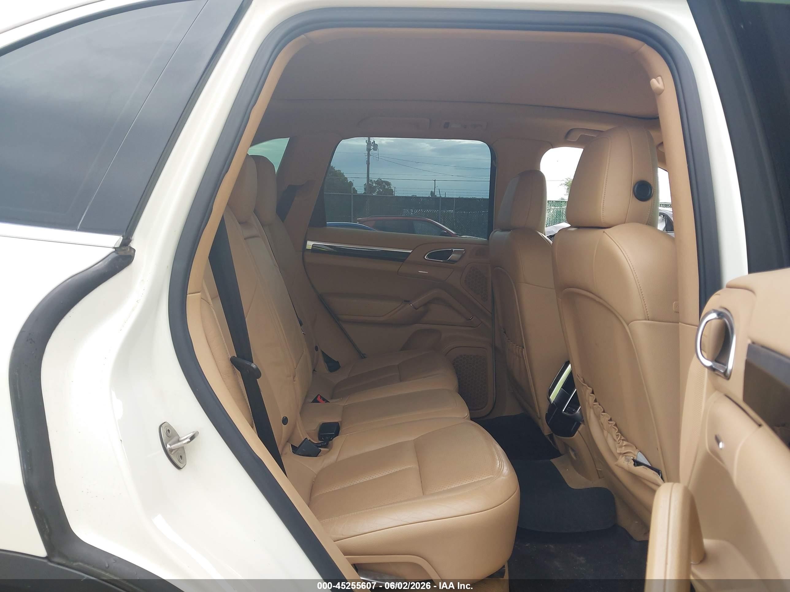 2012 Porsche Cayenne VIN WP1AA2A24CLA04325 IAAI salvage auction — Normal Wear, Clear (Kansas), sold $2,000 on 2026-07-01 (photo 8)