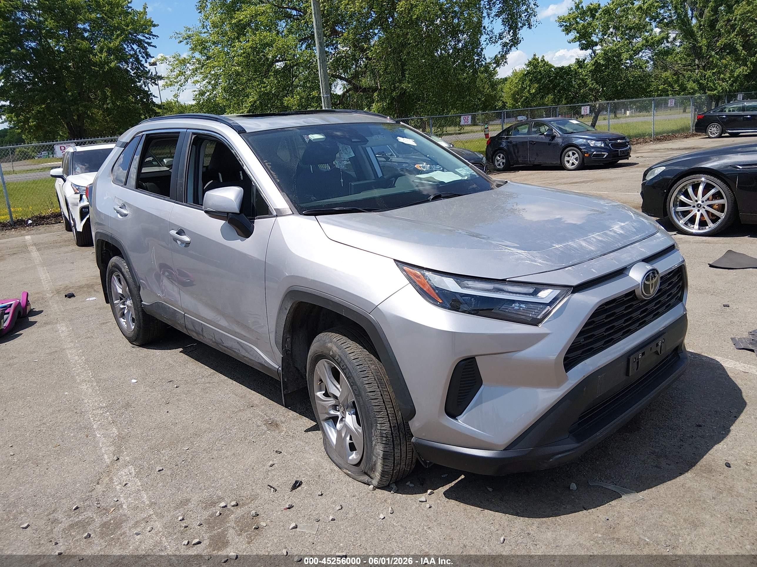 2022 Toyota RAV4 VIN 2T3P1RFVXNC297902 — IAAI salvage auction photo