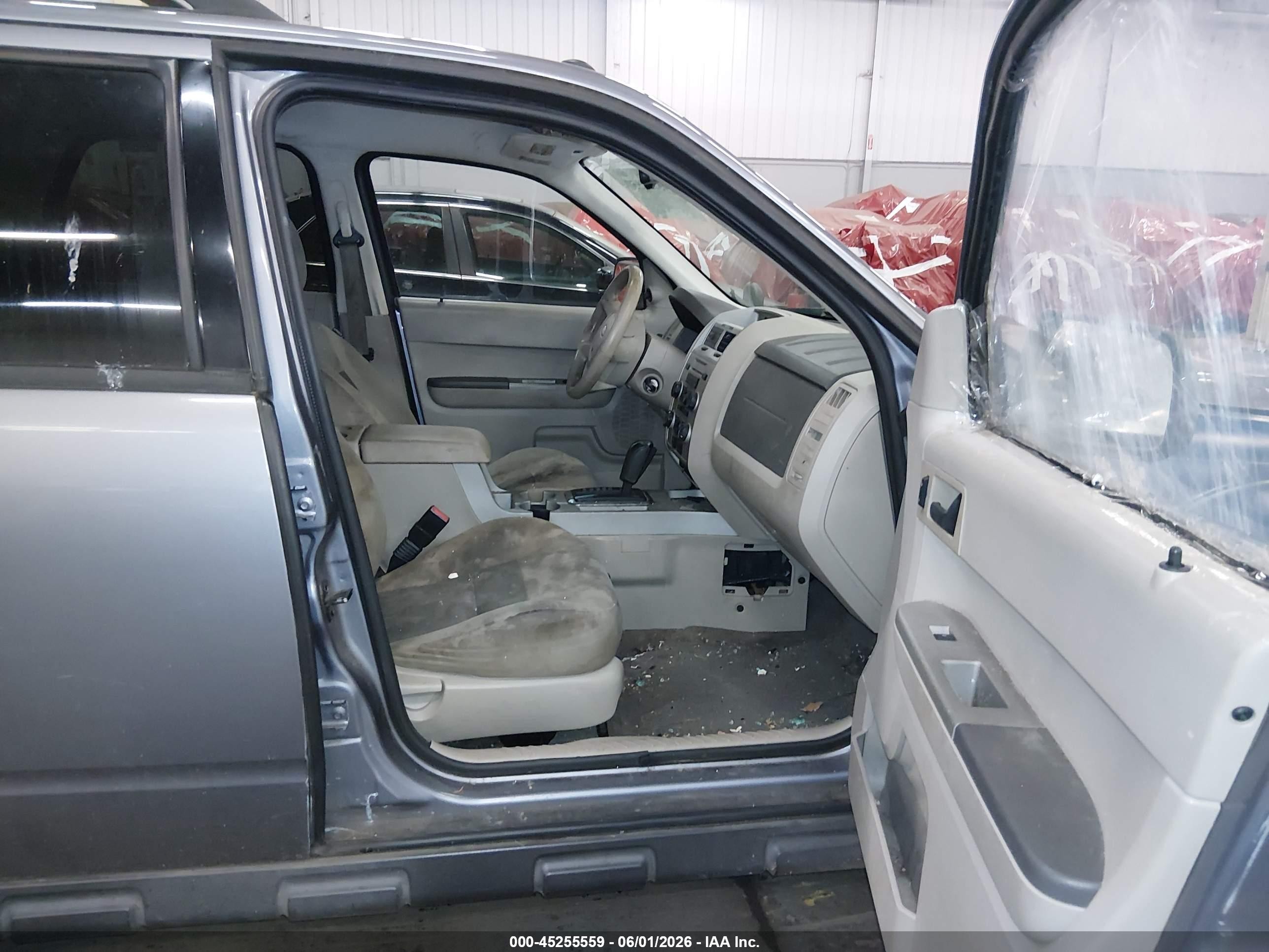 2008 Ford Escape VIN 1FMCU93138KE58881 IAAI salvage auction — Rear End, Salvage (Oregon), sold $100 on 2026-07-09 (photo 5)