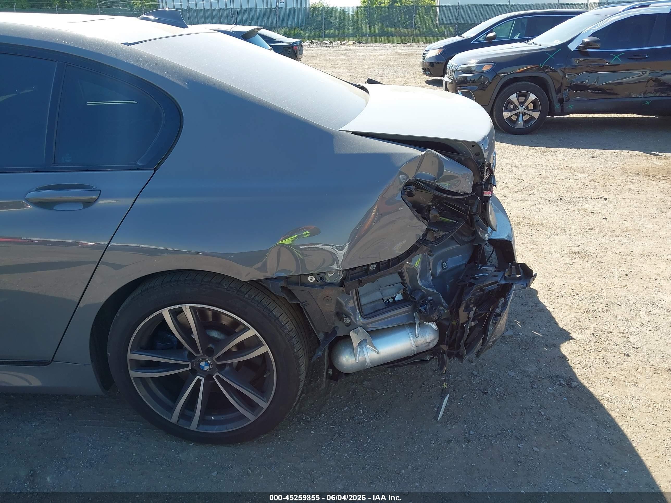 2022 BMW 7 Series VIN WBA7U2C04NCH50758 IAAI salvage auction — Rear End, Salvage (Pennsylvania), sold $23,000 on 2026-07-04 (photo 6)