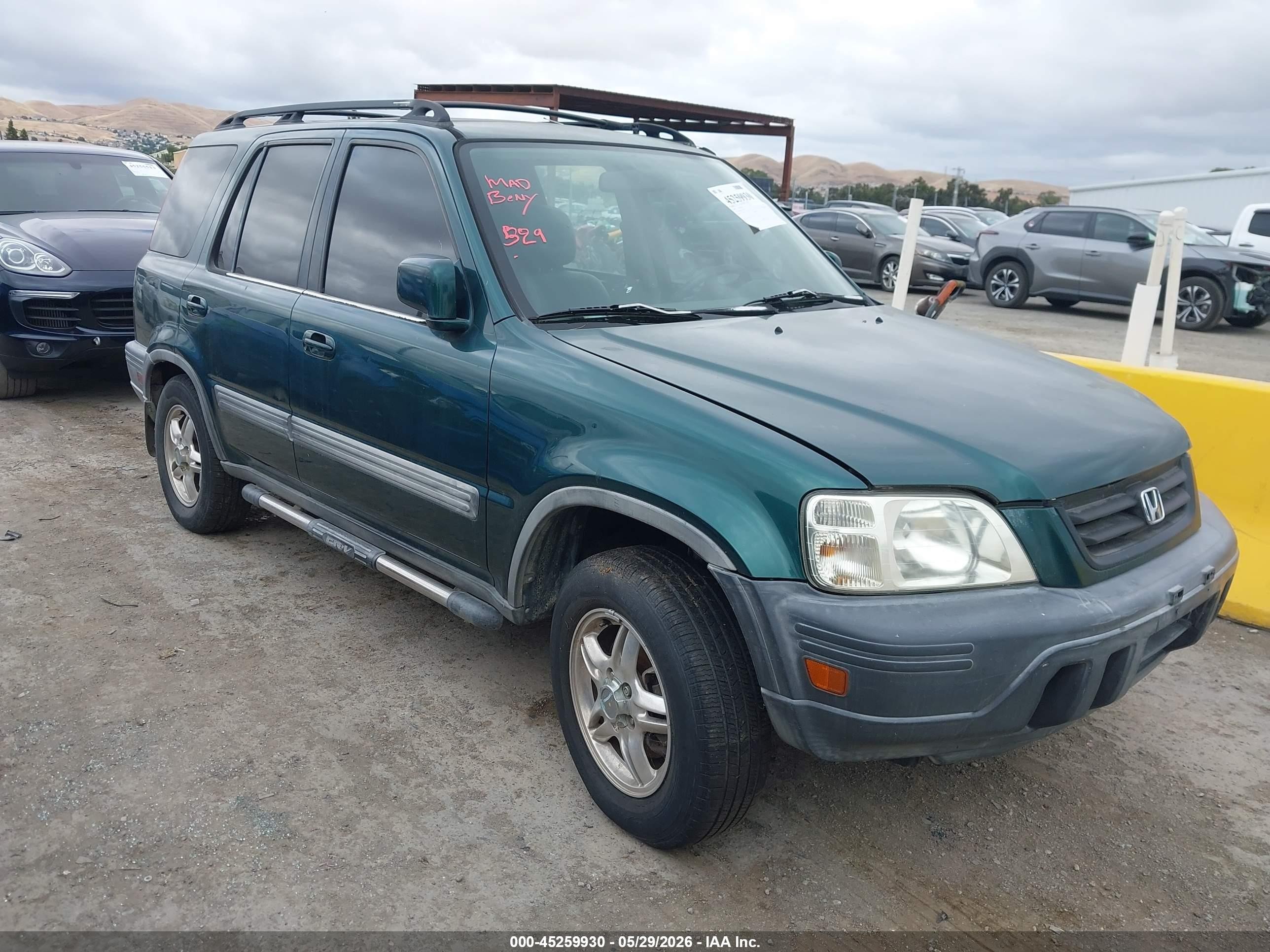 2000 Honda Cr-v VIN JHLRD1863YC011694 IAAI salvage auction — Normal Wear, Clear - Dealer Only (California), sold $725 on 2026-06-18 (photo 1)
