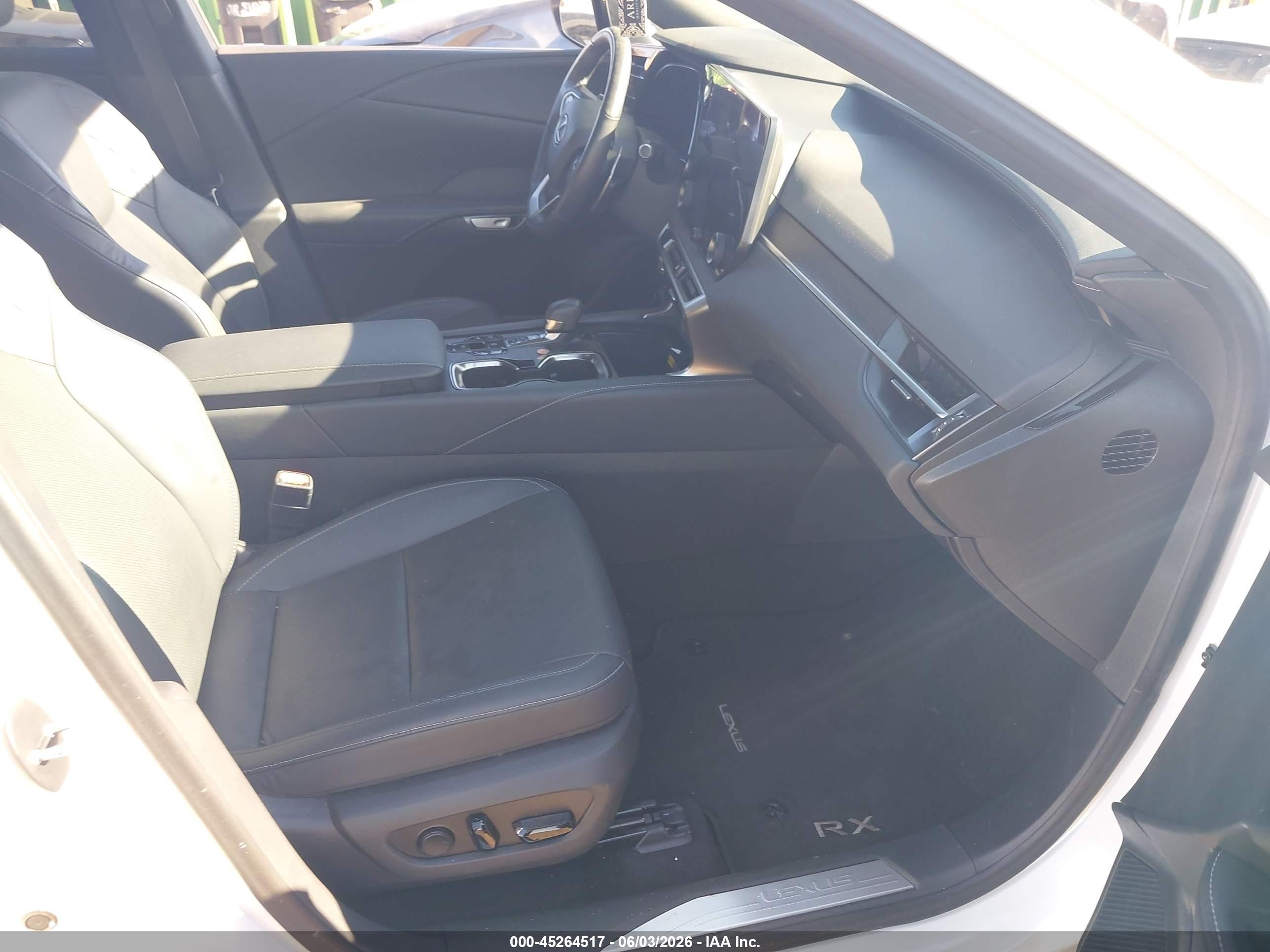2024 Lexus RX 350 VIN 2T2BAMCA5RC069282 IAAI salvage auction — Side, Mv-907A (New York), sold $26,400 on 2026-08-25 (photo 5)