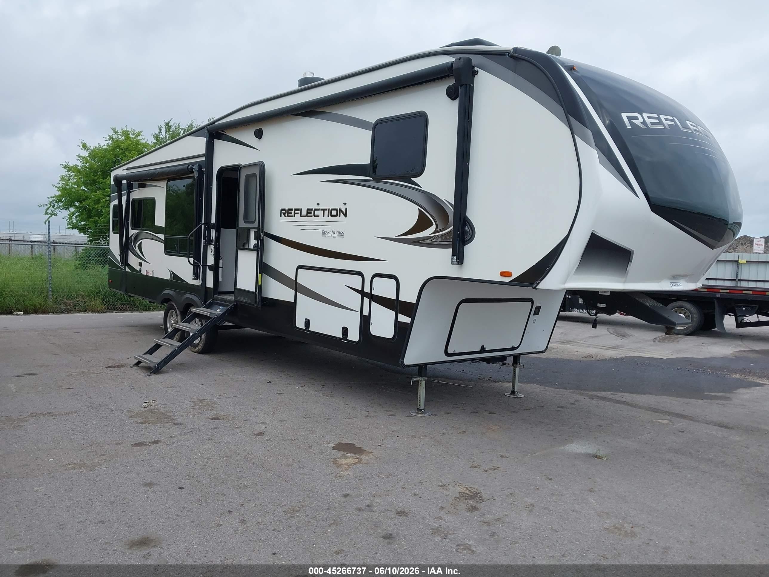 2022 Grand Design Reflection VIN 573FR3721N9920840 — IAAI salvage auction photo