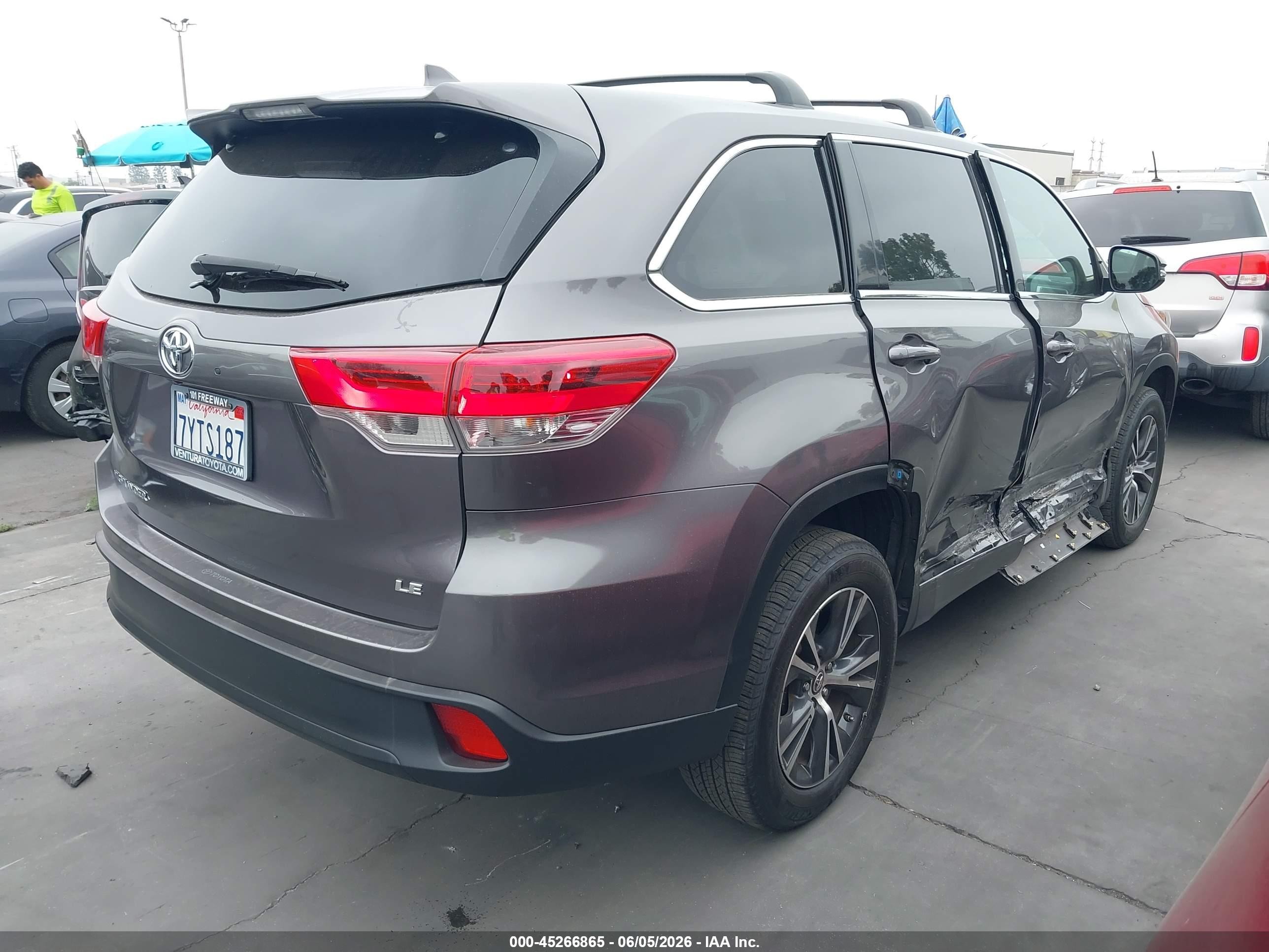 2017 Toyota Highlander VIN 5TDZZRFH3HS213189 IAAI salvage auction — Side, Salvage Certificate (California), sold $5,100 on 2026-07-11 (photo 4)
