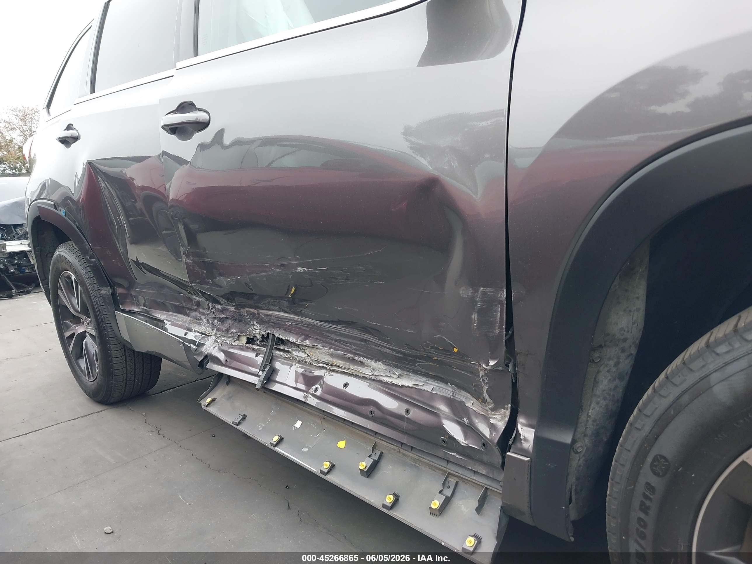 2017 Toyota Highlander VIN 5TDZZRFH3HS213189 IAAI salvage auction — Side, Salvage Certificate (California), sold $5,100 on 2026-07-11 (photo 6)